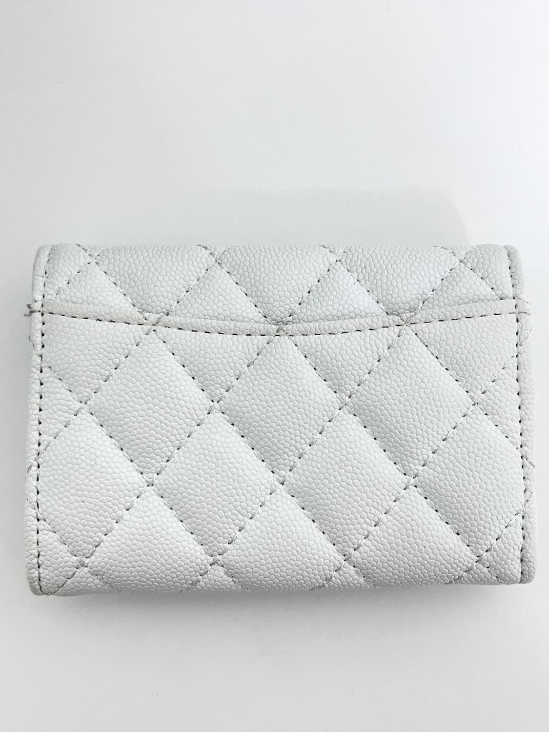 새상품) 샤넬 클래식 카드지갑 화이트 상품이미지3