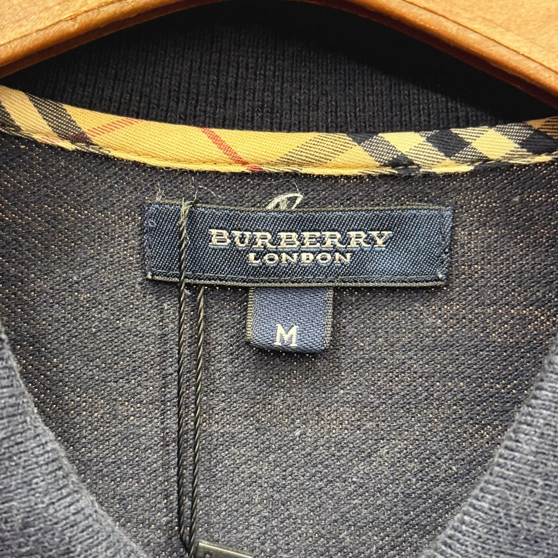 버버리 카라 반팔 카라티셔츠 체크 포켓 로고 자수 디테일 블랙 상품이미지7