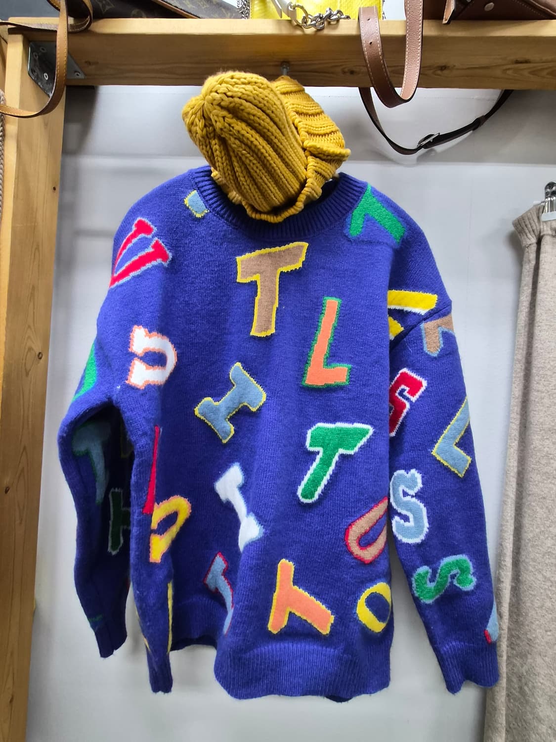 제이드쇼룸 레터링니트 상품이미지1