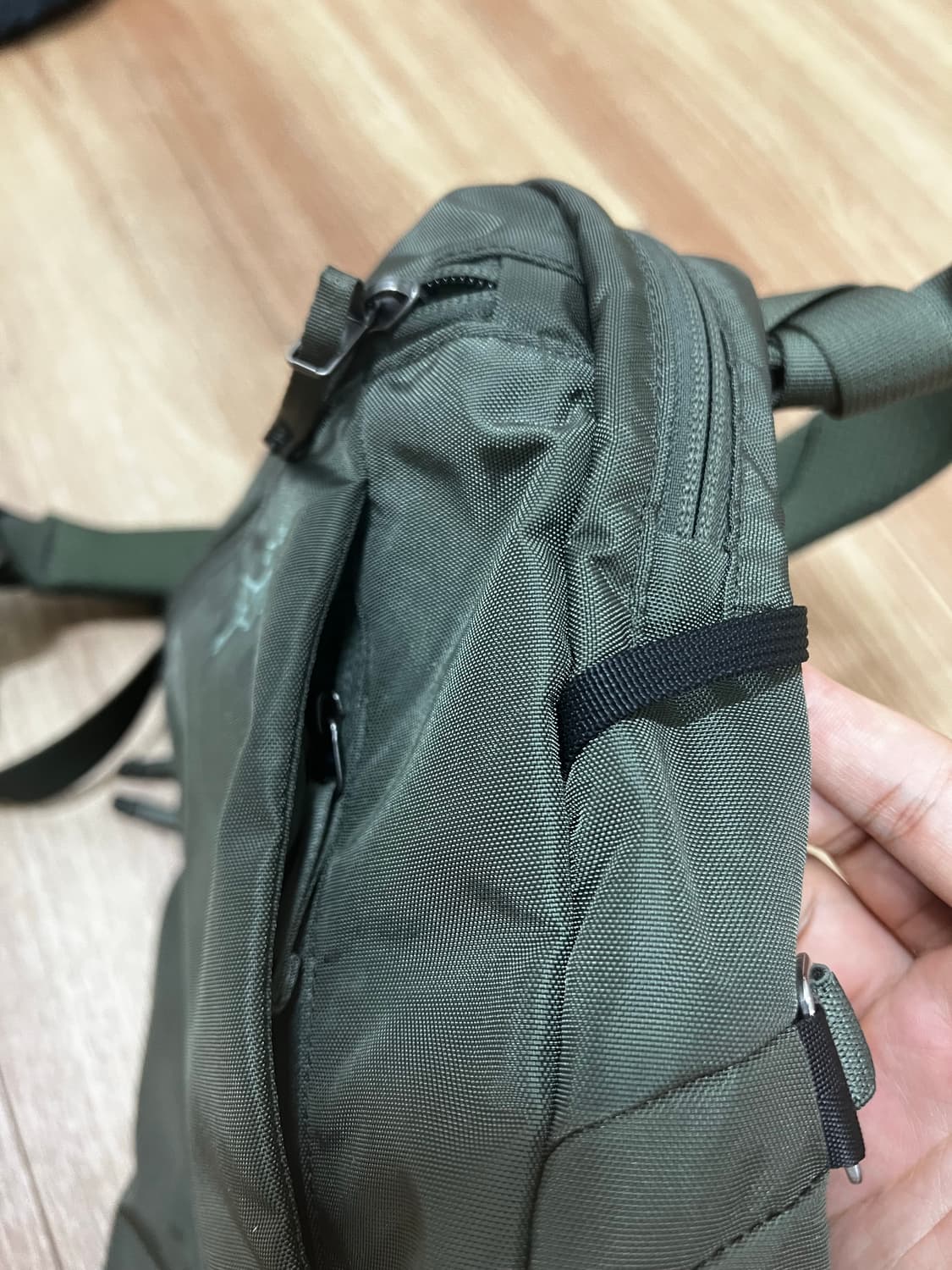 아크테릭스 맨티스 슬링팩 크로스백 그린 판매 상품이미지3