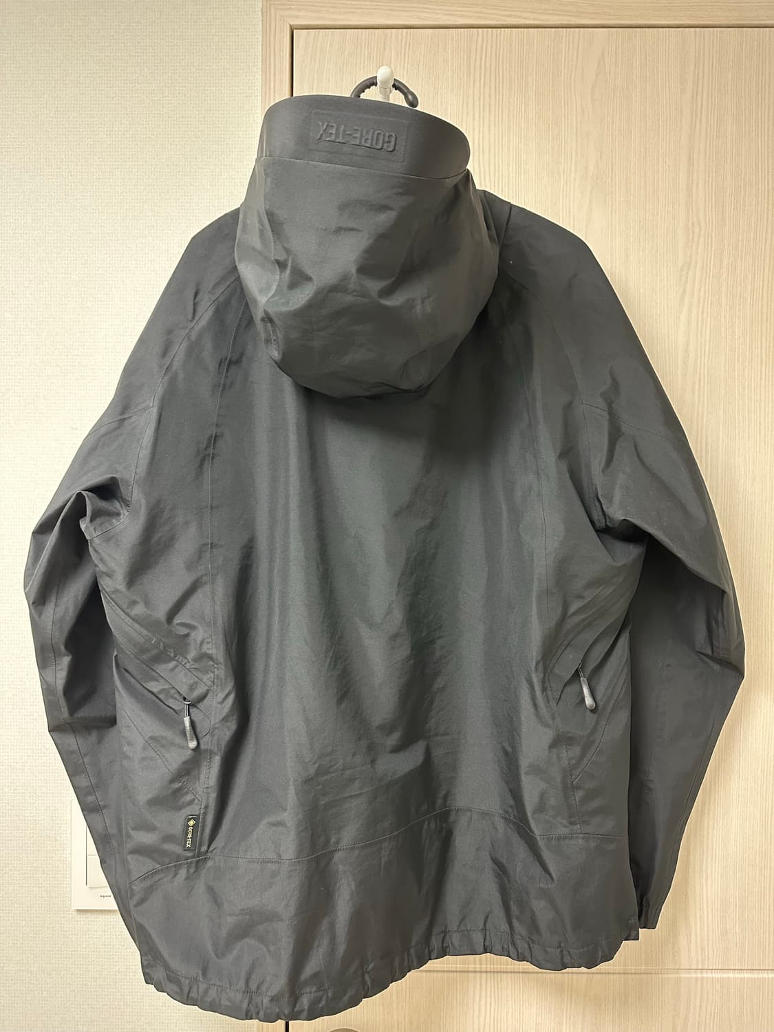 팔라스 고어텍스 카고 자켓 블랙  상품이미지2