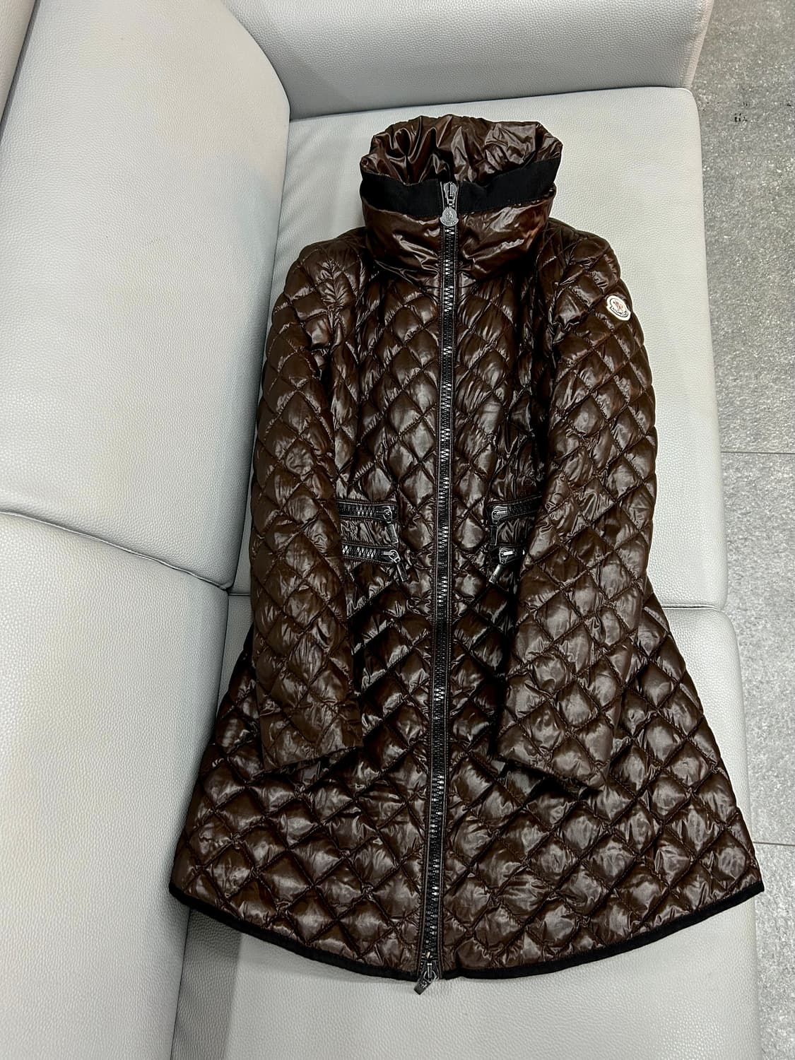 몽클레어 다이아몬드 유광 퀼팅 롱패딩(0/44) 상품이미지4