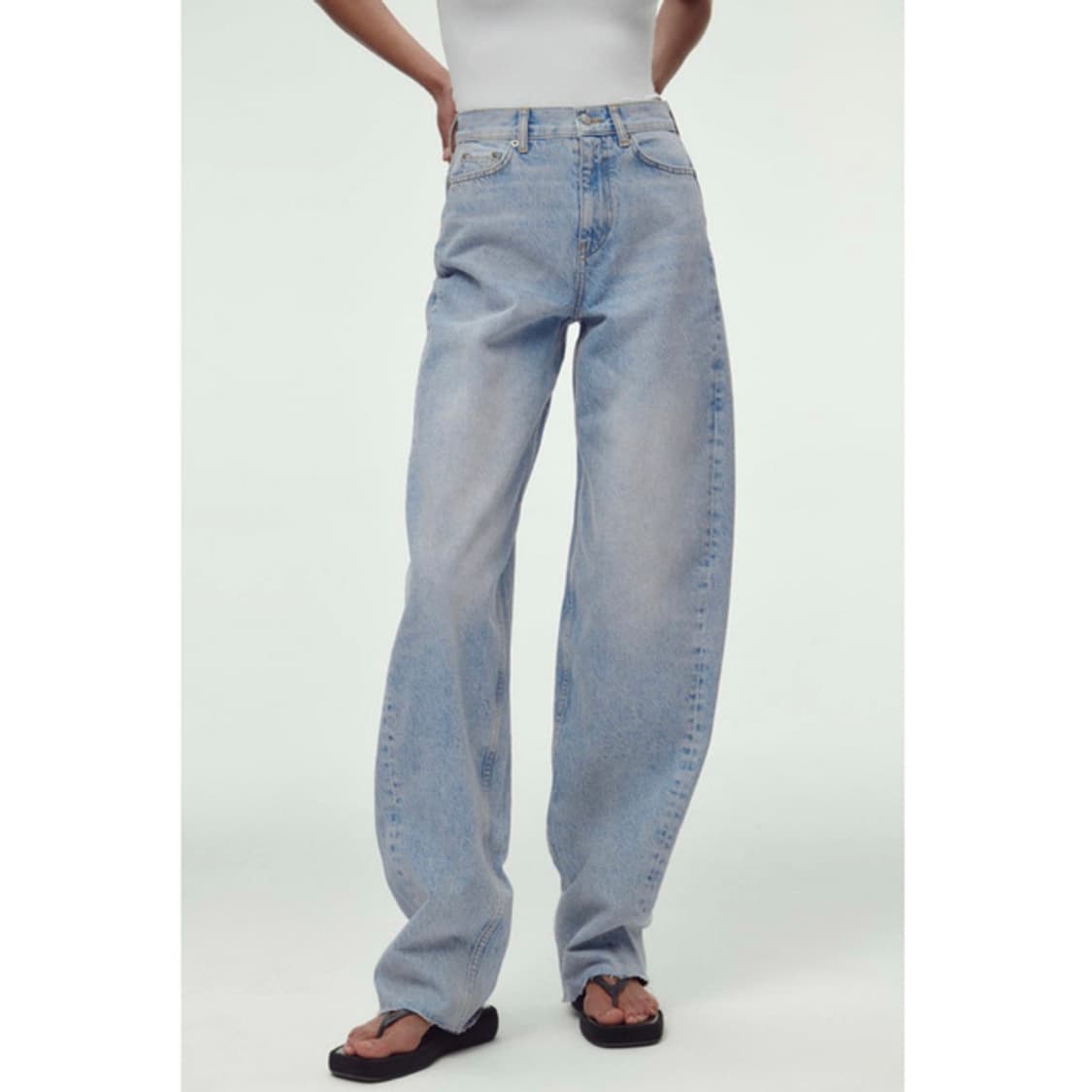 Zara 미드라이즈 테이퍼드 벌룬진 상품이미지2