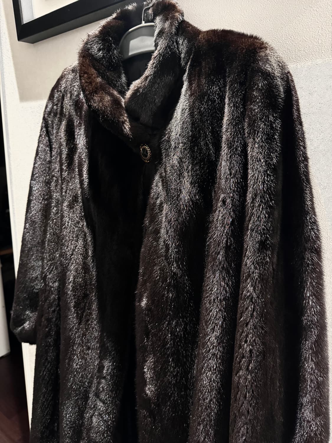 대동모피 블랙그라마 롱 밍크코트 상품이미지2