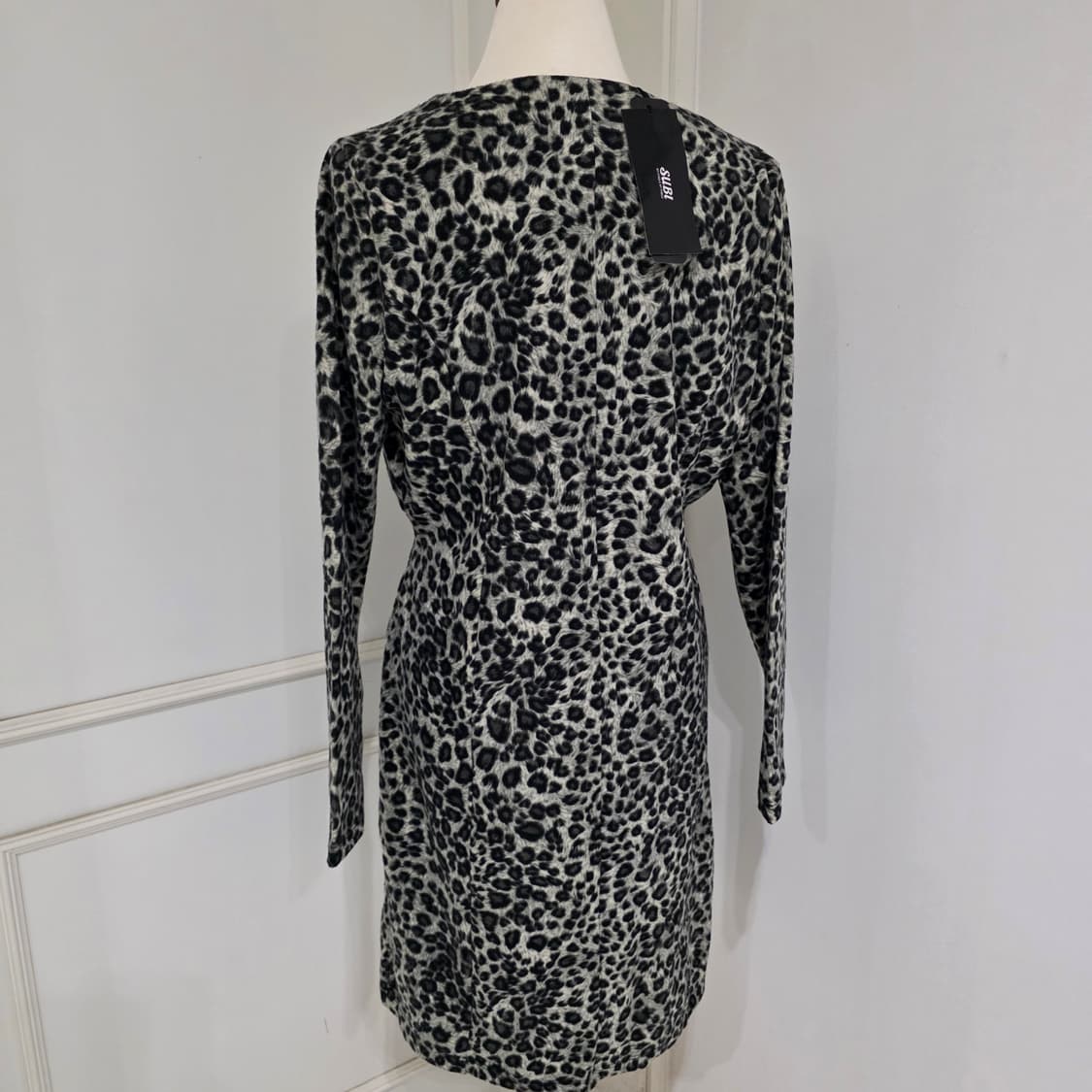 SUBI 빈티지)새상품 호피 레오파드 셔링랩 모직 원피스 상품이미지4