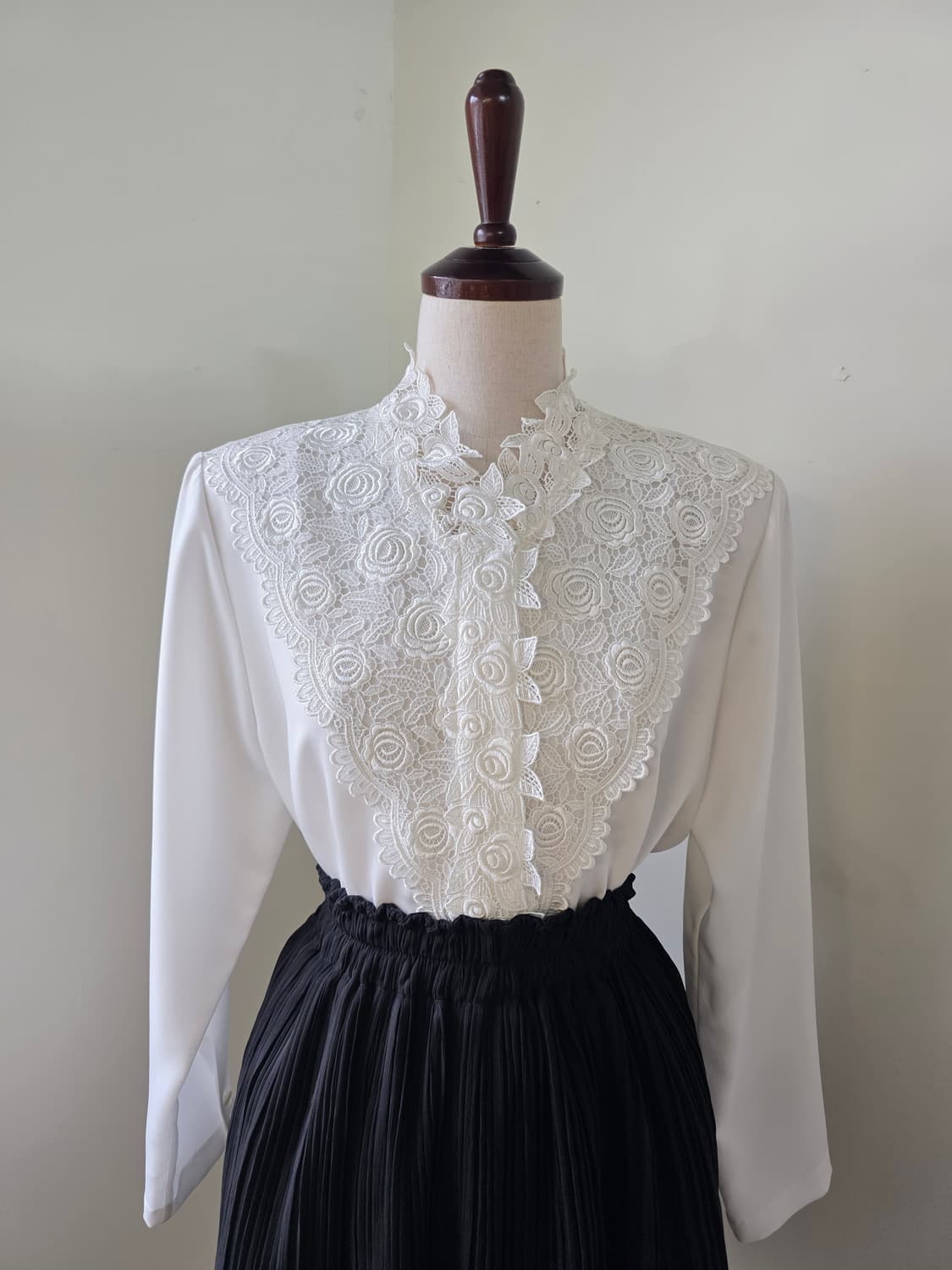 화이트 레이스 블라우스 상품이미지2