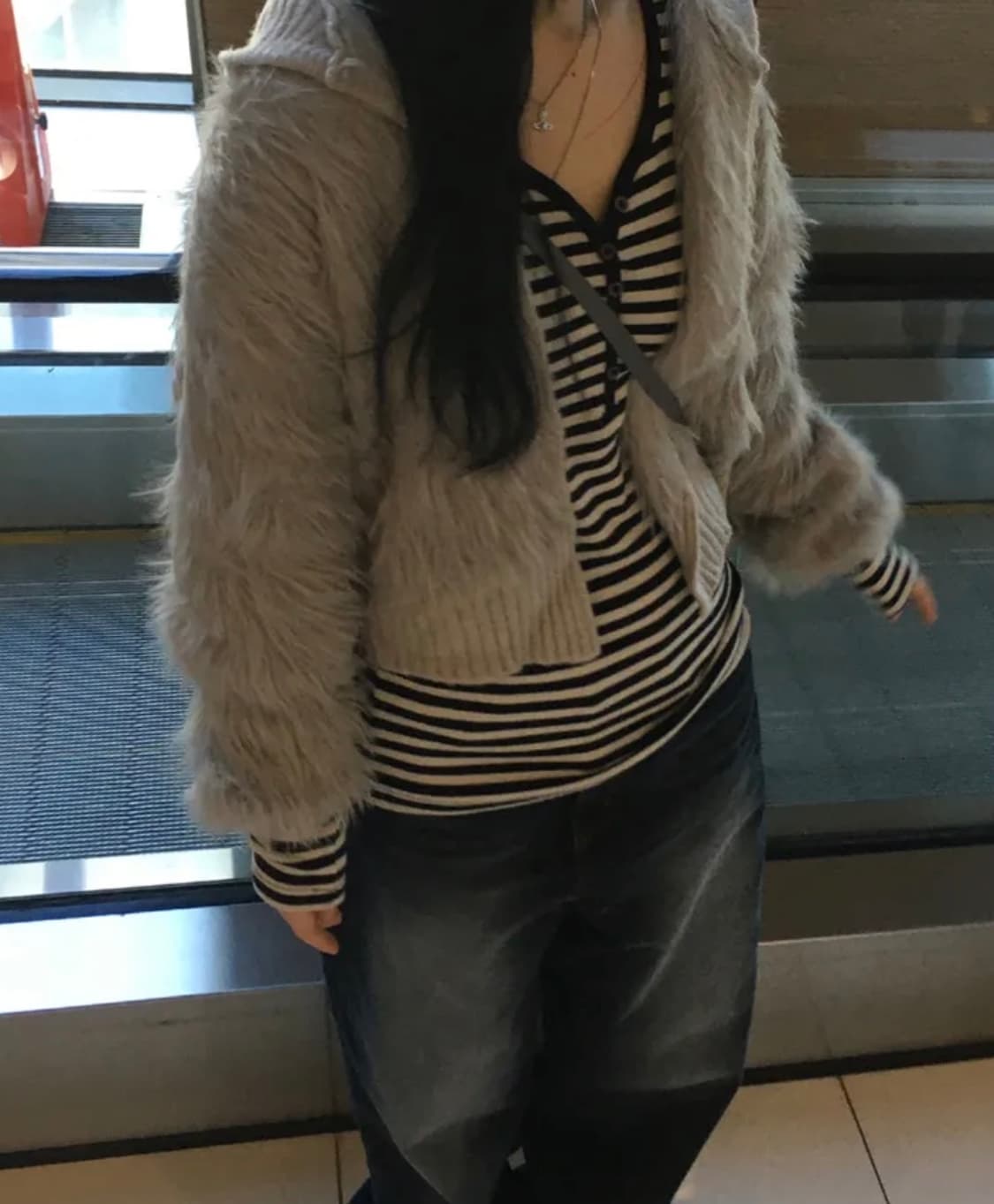 이즈이즈 퍼 후드 가디건 팝니다. 상품이미지2