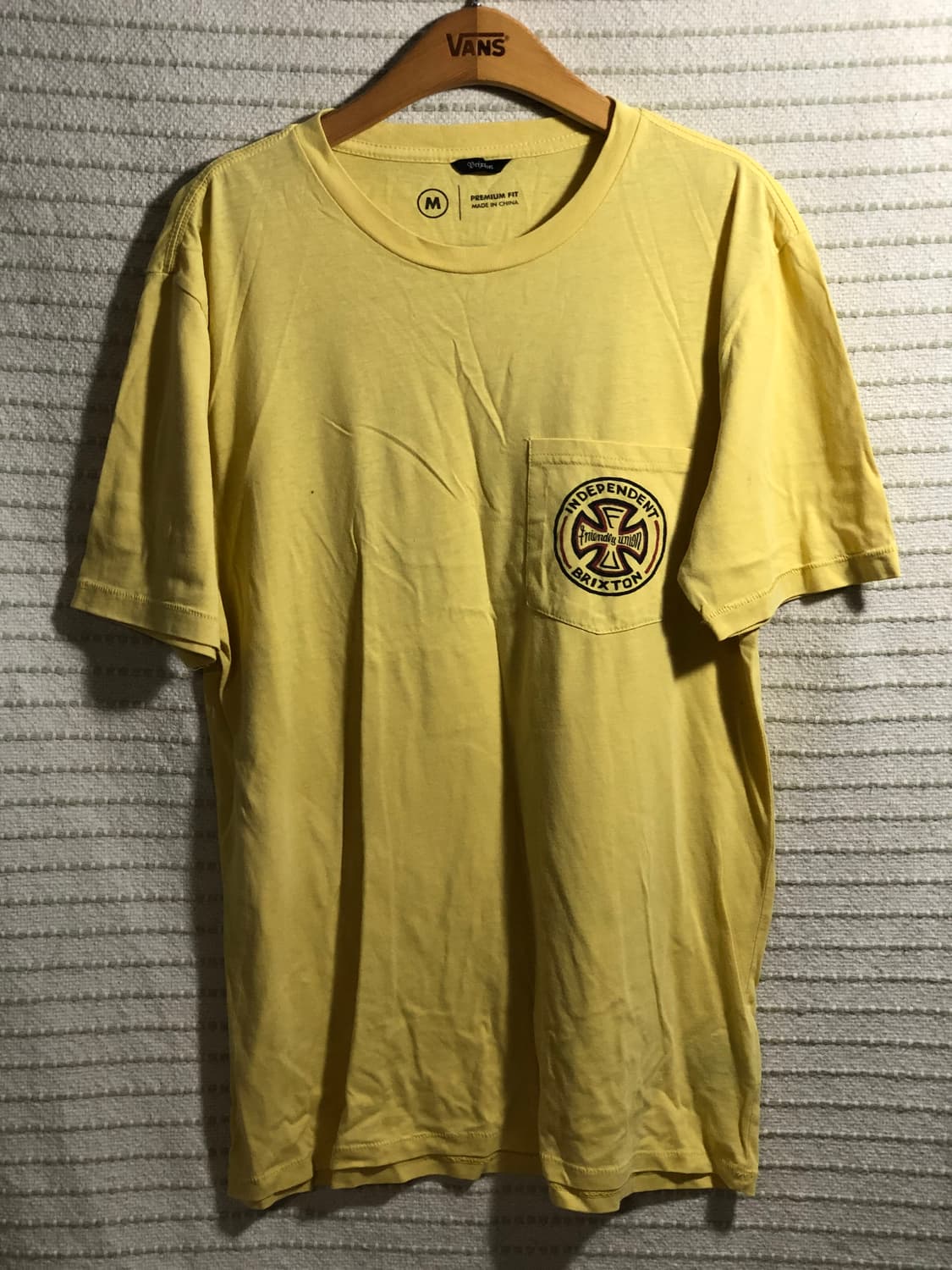 브릭스톤 인디펜던트 콜라보 옐로우 반팔 티셔츠 스케이트보드 상품이미지1