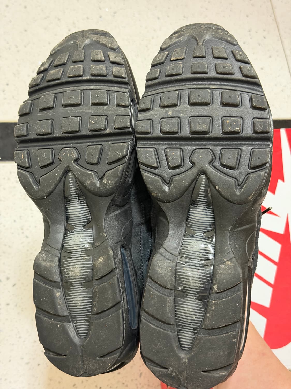 나이키 에어맥스95 에센셜 트리플블랙  상품이미지8