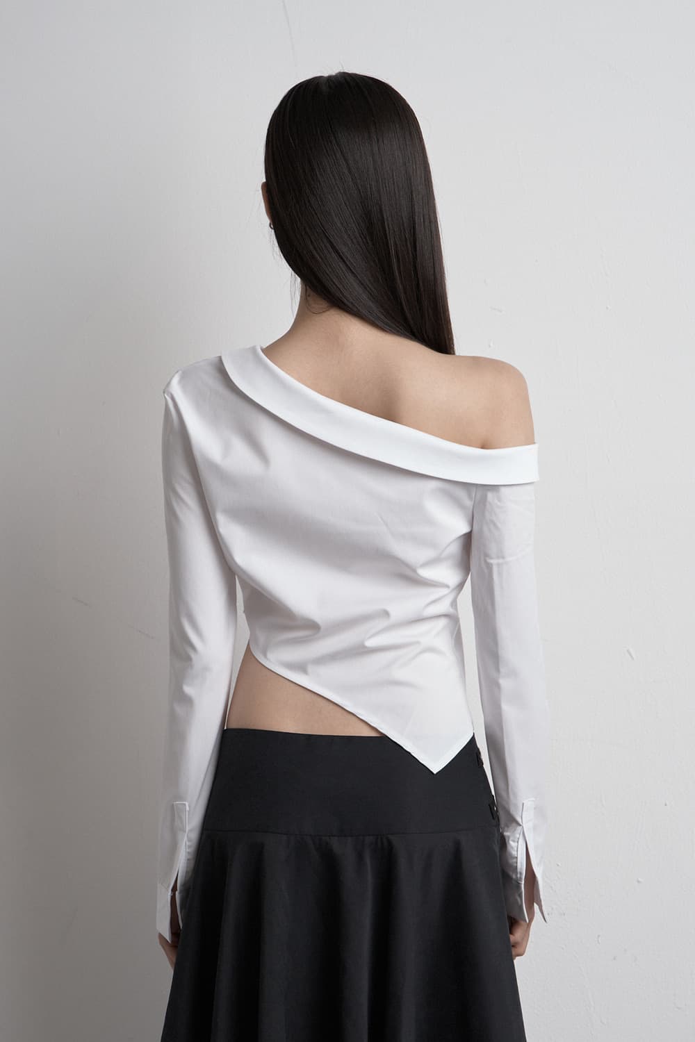 시너진 FLOW UNBALANCED CROP SHIRT WHITE 상품이미지2