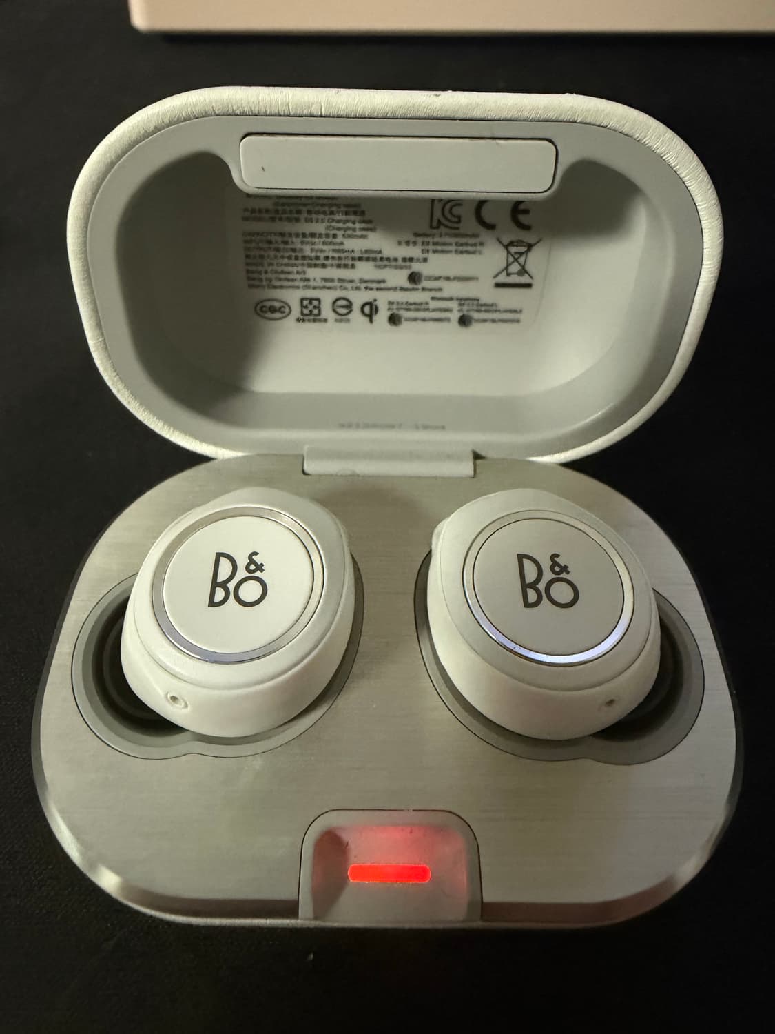 뱅앤올룹슨 베오플레이 E8 2.0 상품이미지4