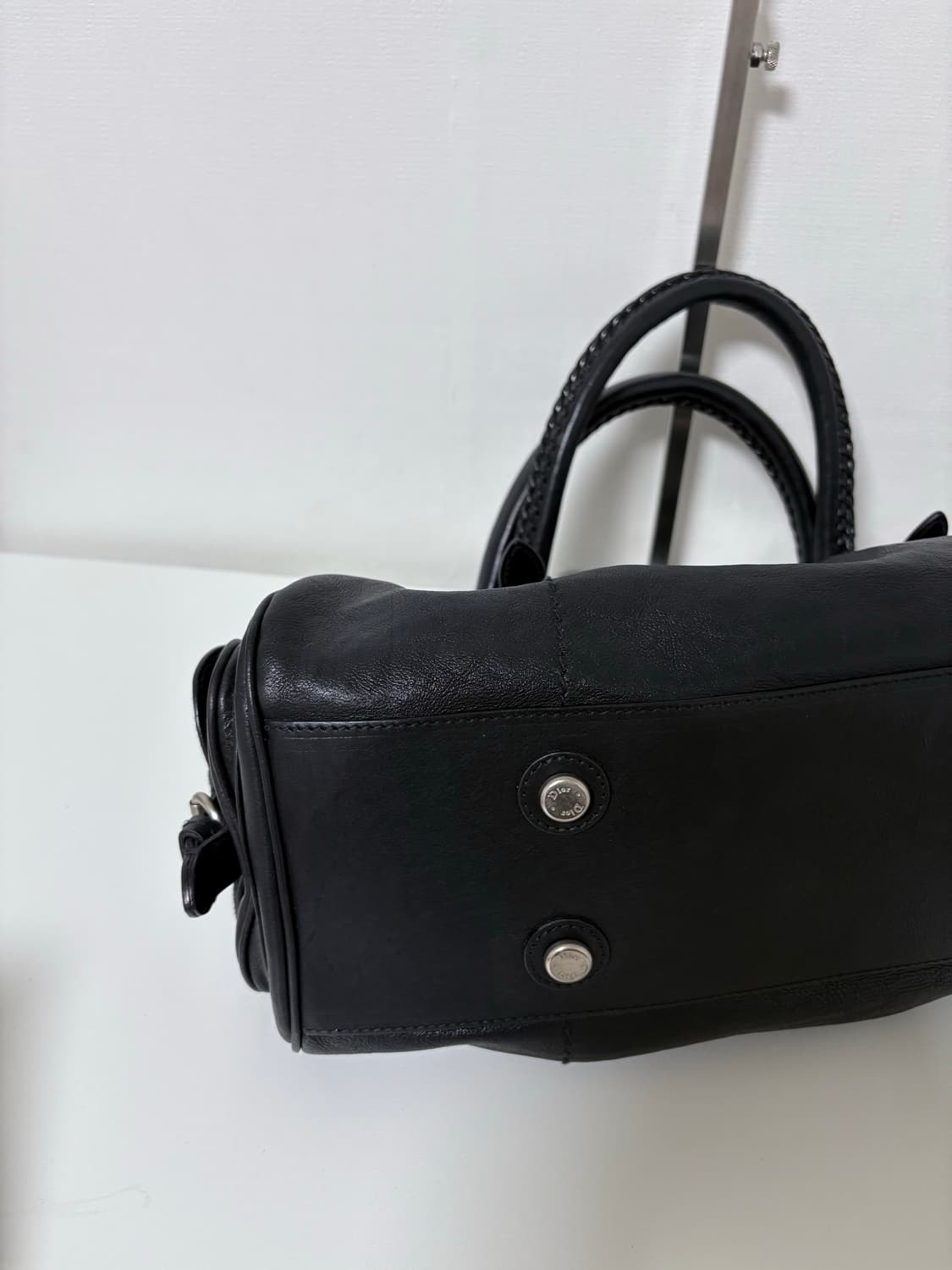 디올 사이드포켓 레더숄더백 상품이미지4