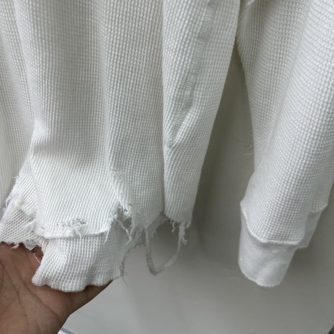 16388 - 안셀름 데미지 와플 크루 롱슬리브 상품이미지4