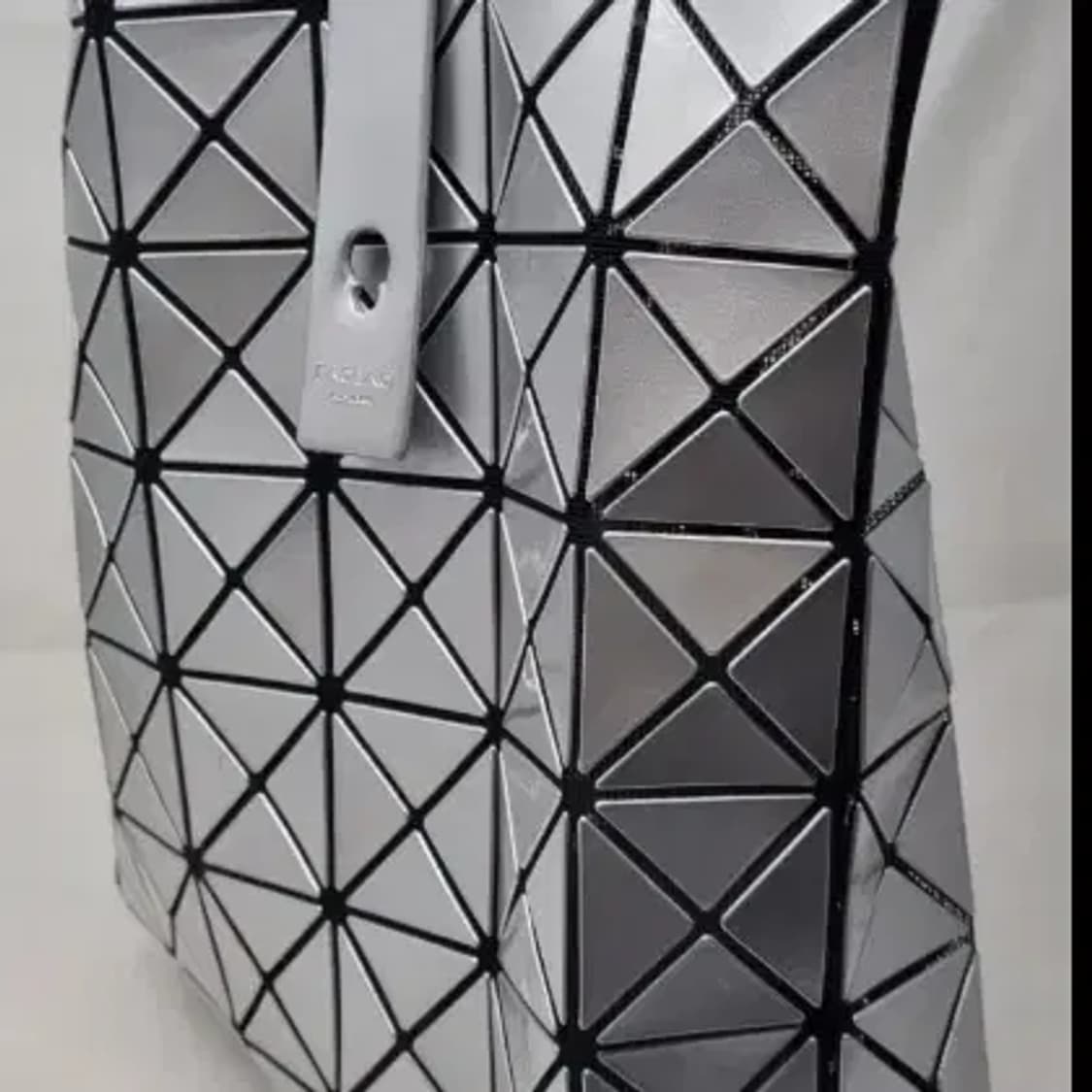 정품 바오바오 이세이미야케 루센트 실버 토트백 상품이미지1