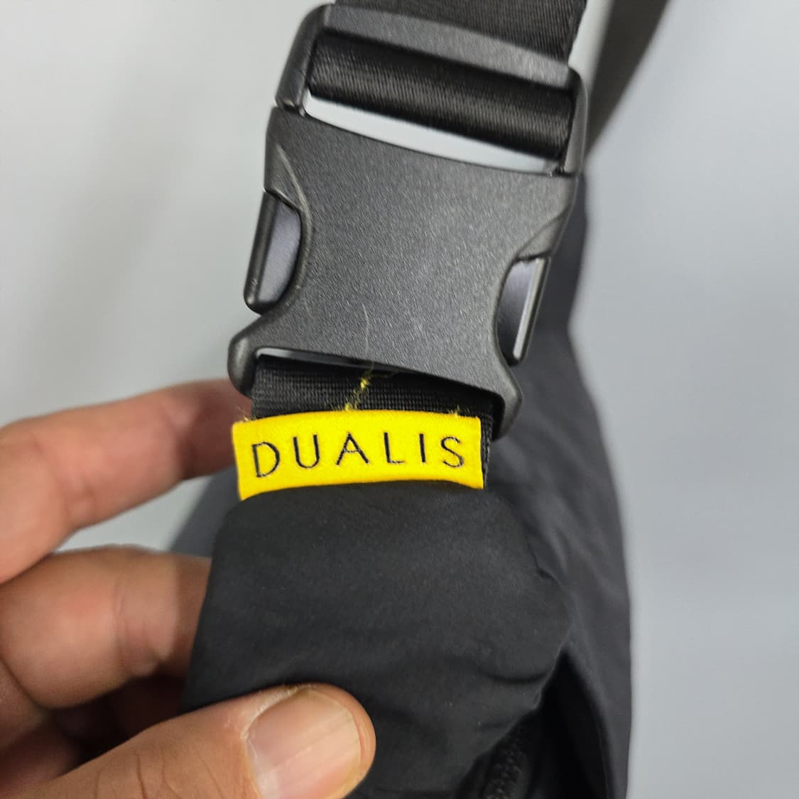 데상트 듀얼리스 메신저백 블랙 상품이미지6