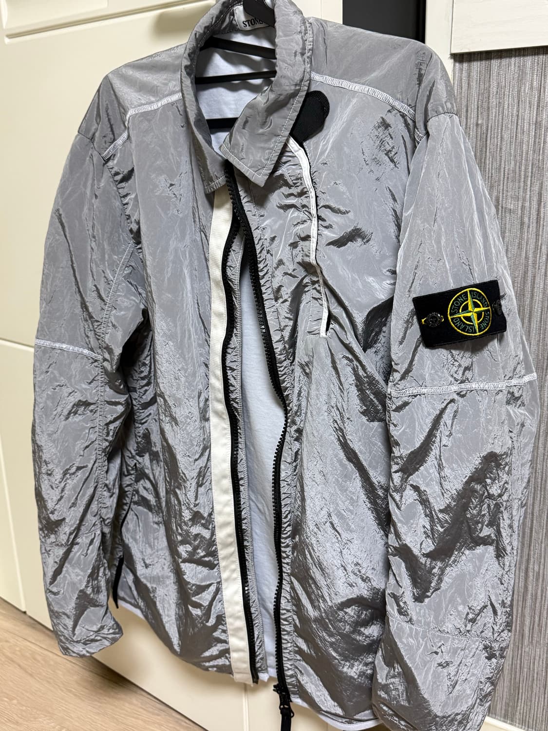 18fw 스톤아일랜드 나일론메탈 오버셔츠 아이스 색상 L 상품이미지1