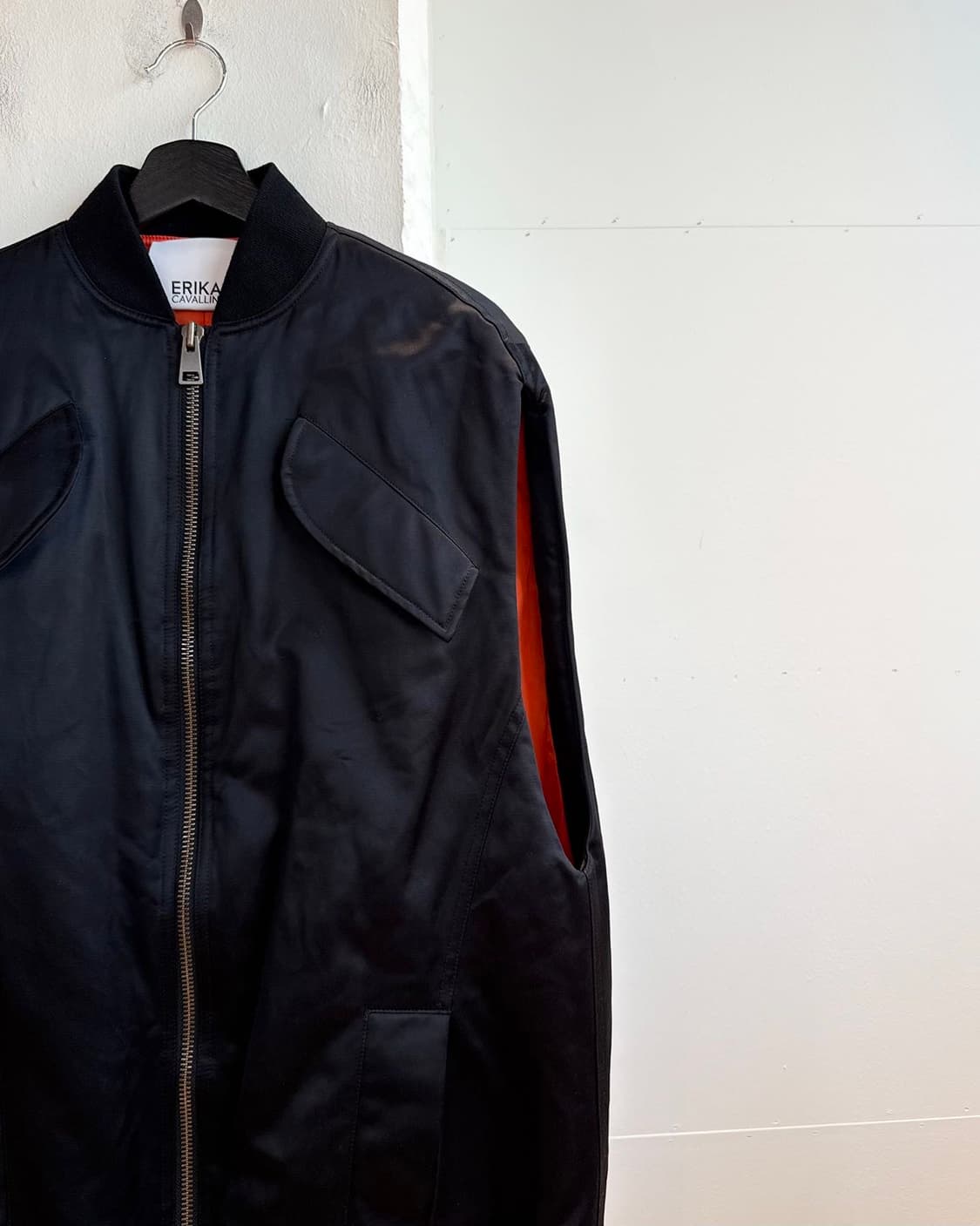 에리카 카발리니 블랙 봄버 베스트 자켓  상품이미지5