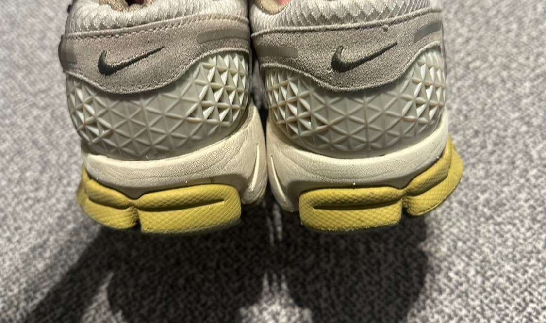 나이키 줌 보메로 5 라이트 본 265 상품이미지6