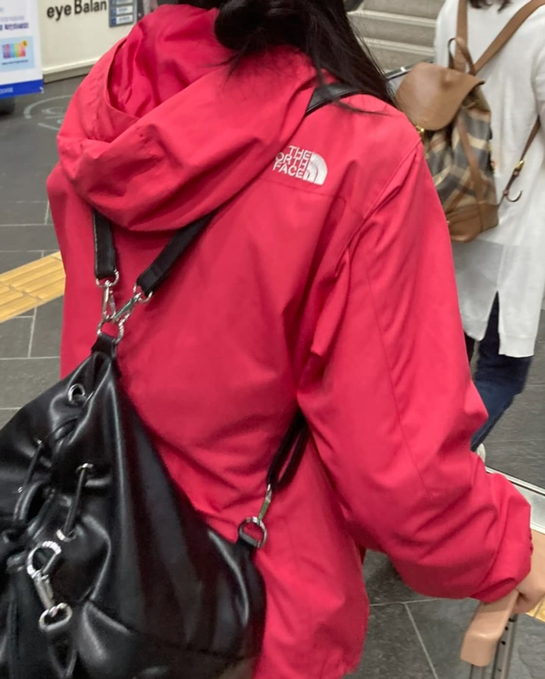 노스페이스 커플 바람막이 판매 합니다 상품이미지3