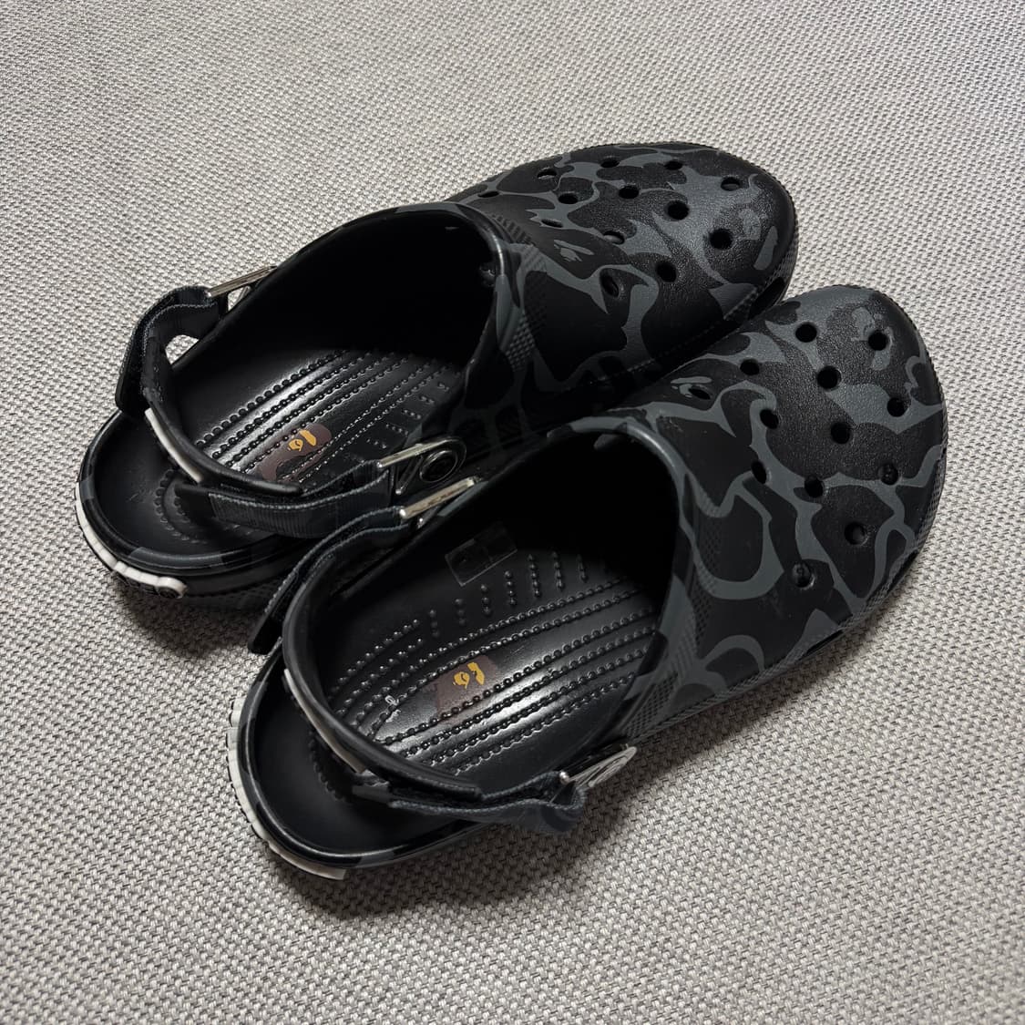 베이프 x 크록스 카모 클로그 블랙 상품이미지2