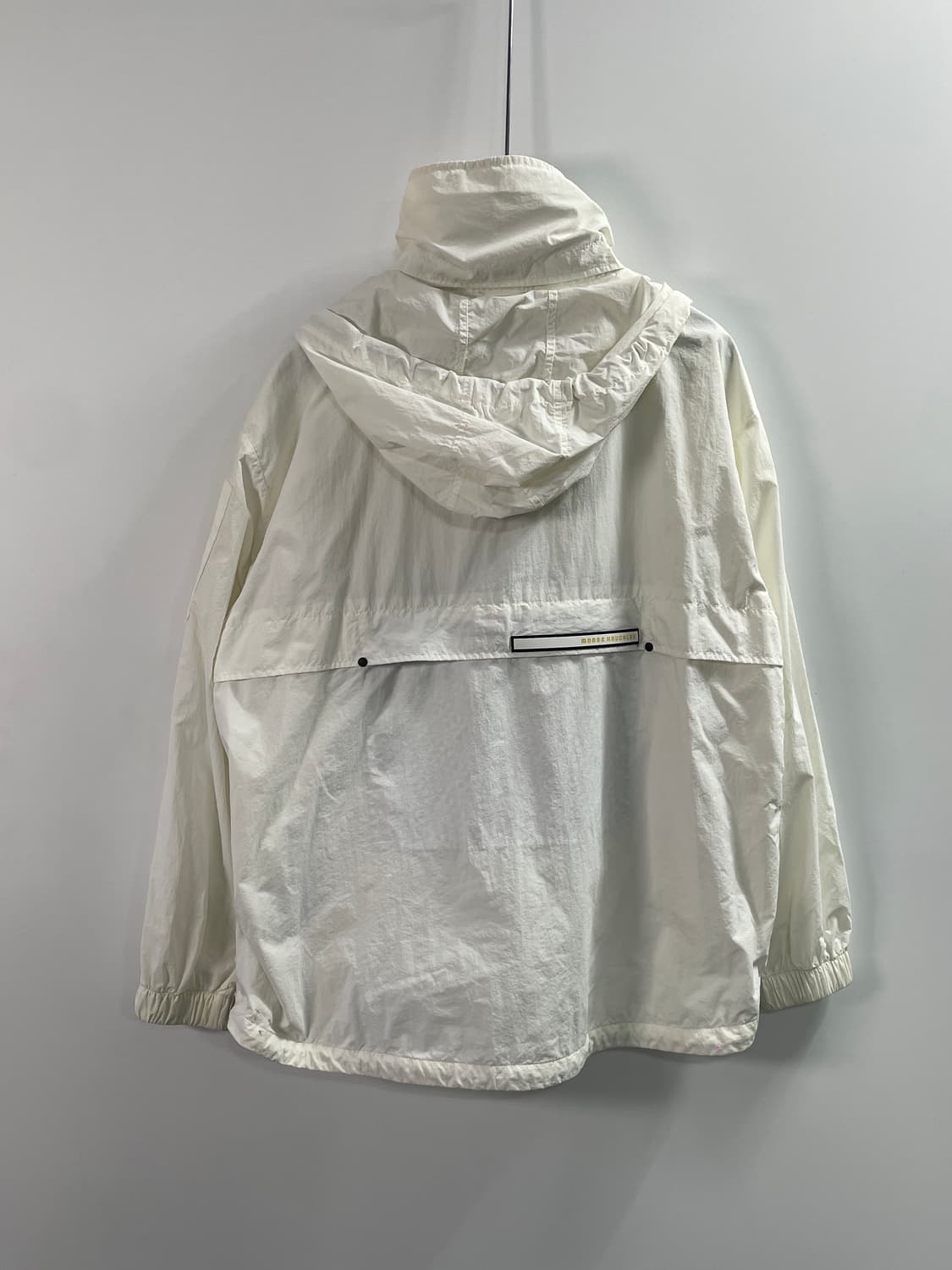 무스너클 화이트 투웨이 바람막이 자켓 (on.298) 상품이미지3