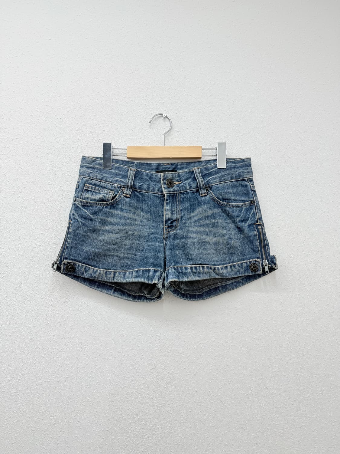 빈티지 지퍼 디테일 데님 숏 팬츠 상품이미지1