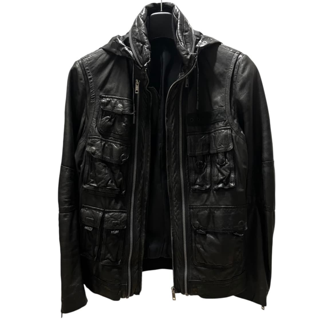 솔리드 옴므 멀티포켓 레더 블루종   엄성현 상품이미지6