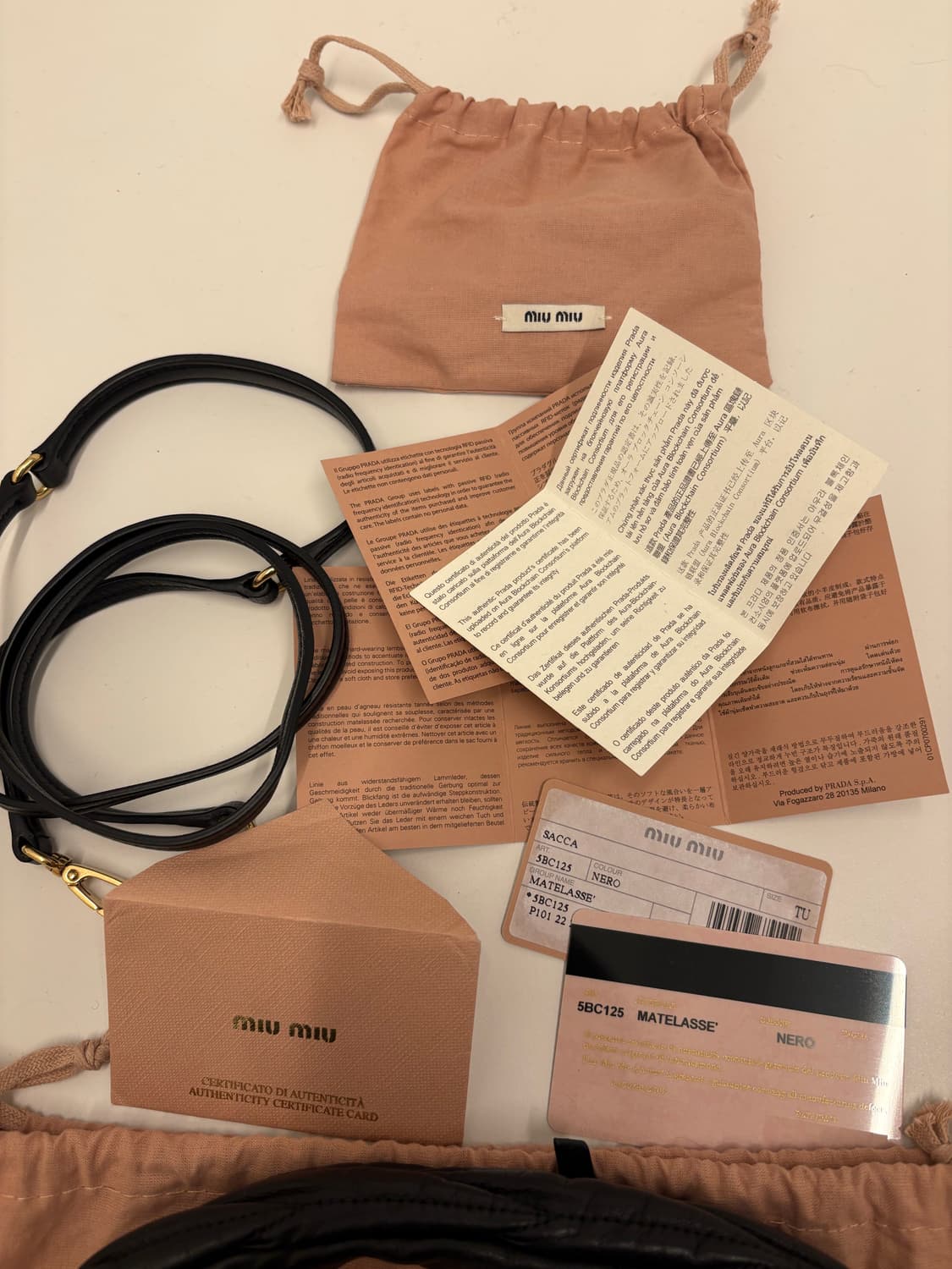 미우미우 완더 스몰 레더 호보백 상품이미지6