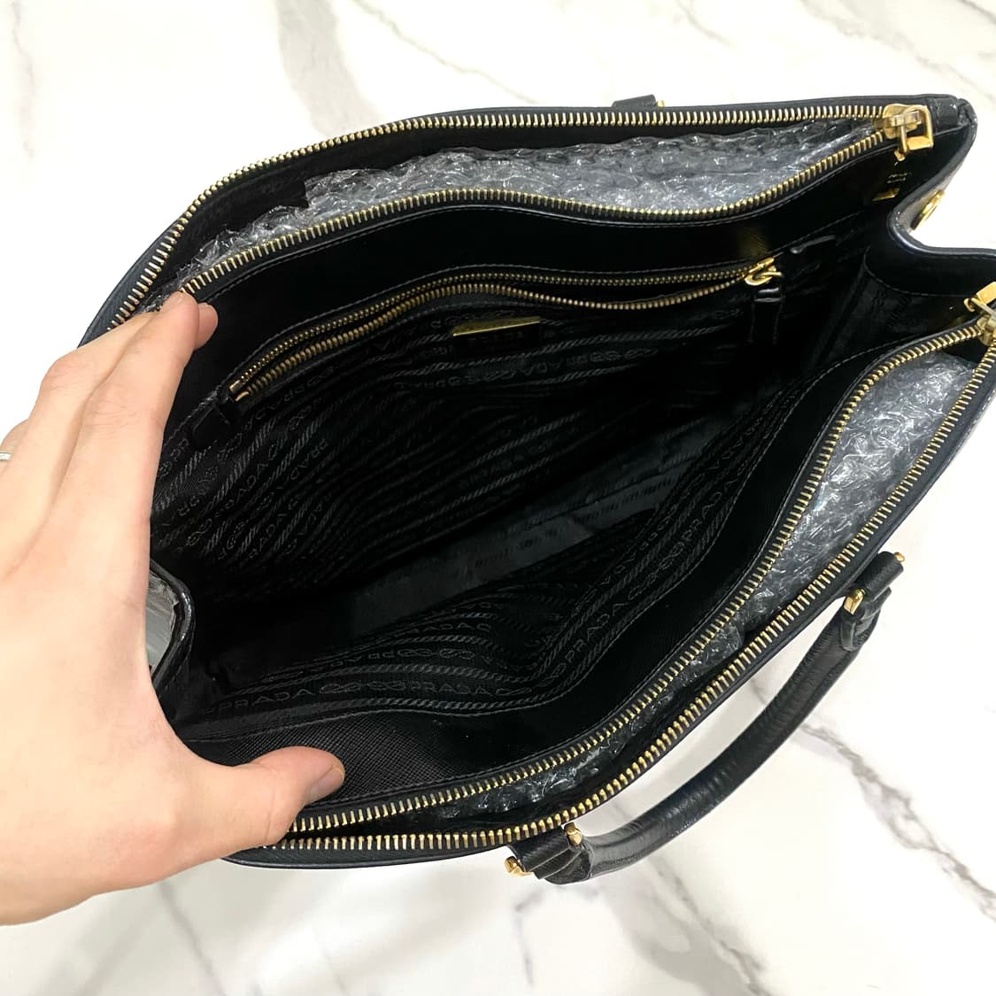 프라다 사피아노 레더 삼각로고 럭스 빅 토트백 블랙 B1786T 상품이미지10