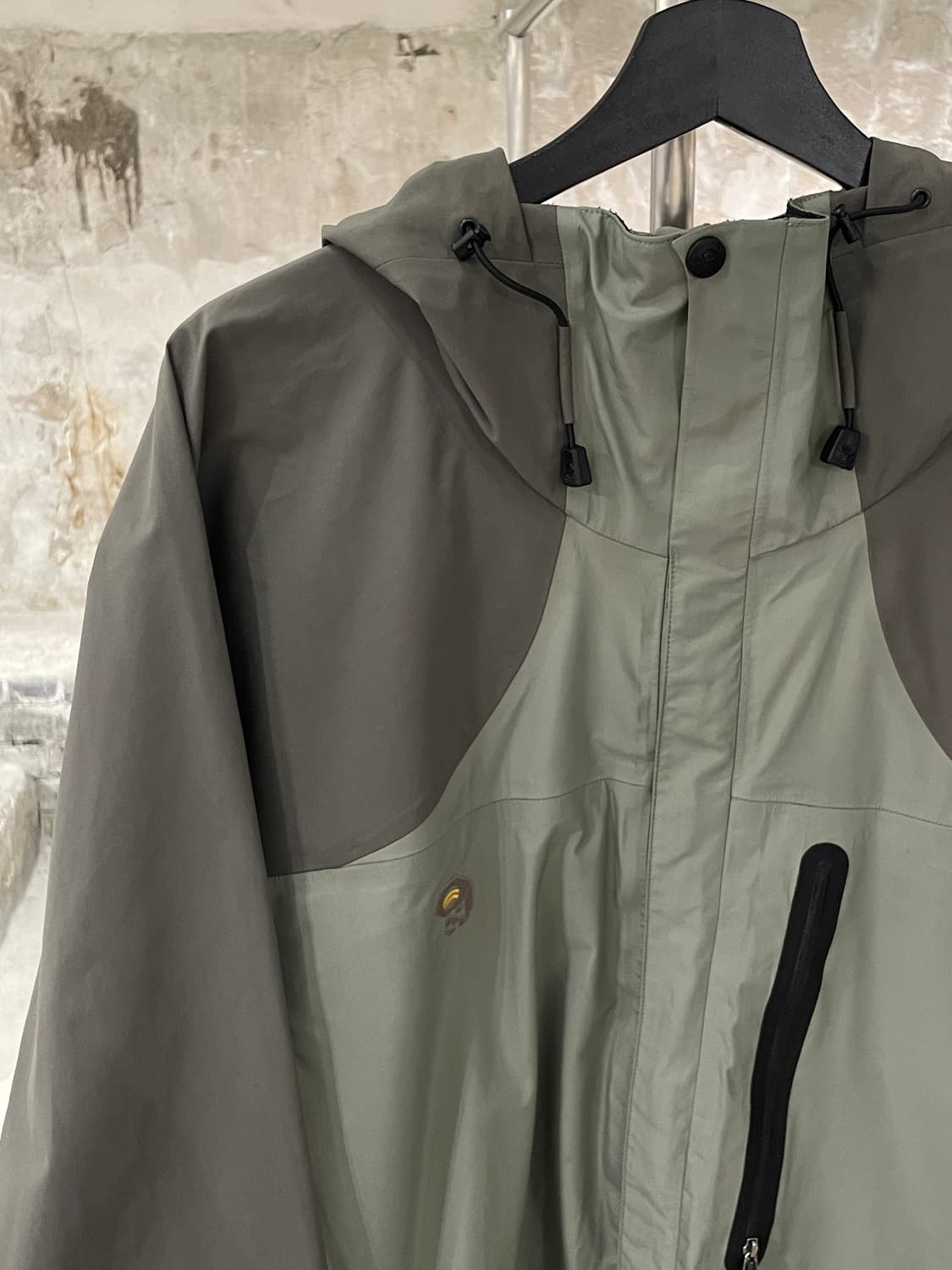 마운틴 하드웨어 카키 고어텍스 벤틸레이션 나일론 자켓 상품이미지2