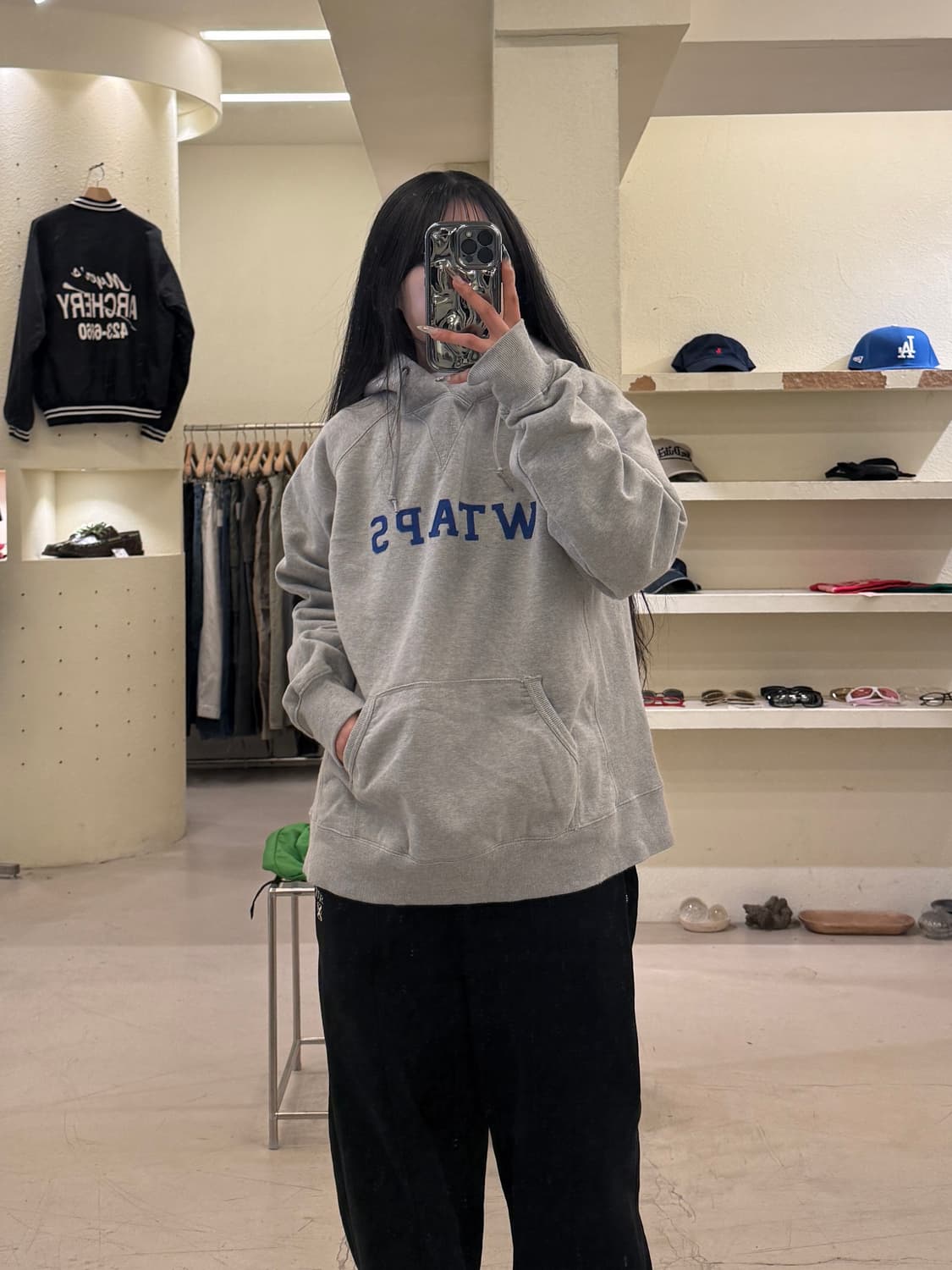 더블탭스 아치 로고 후드티 U1081 상품이미지1