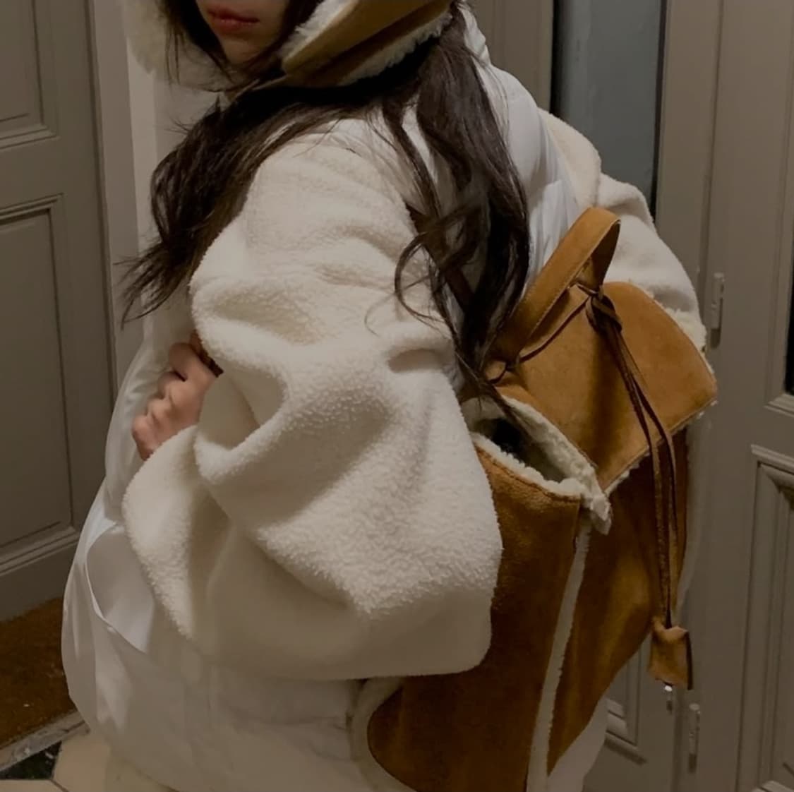 더바넷 woolly 시어링 플랩 백팩 상품이미지1