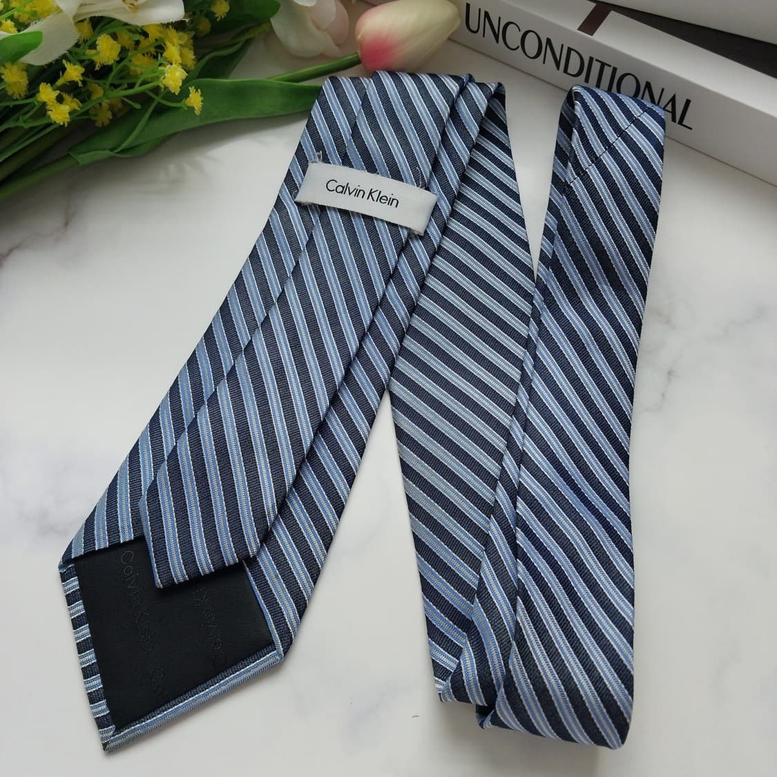 켈빈클라인 네이비 스트라이프 넥타이 8cm 슬림 B등급 K881
 상품이미지7