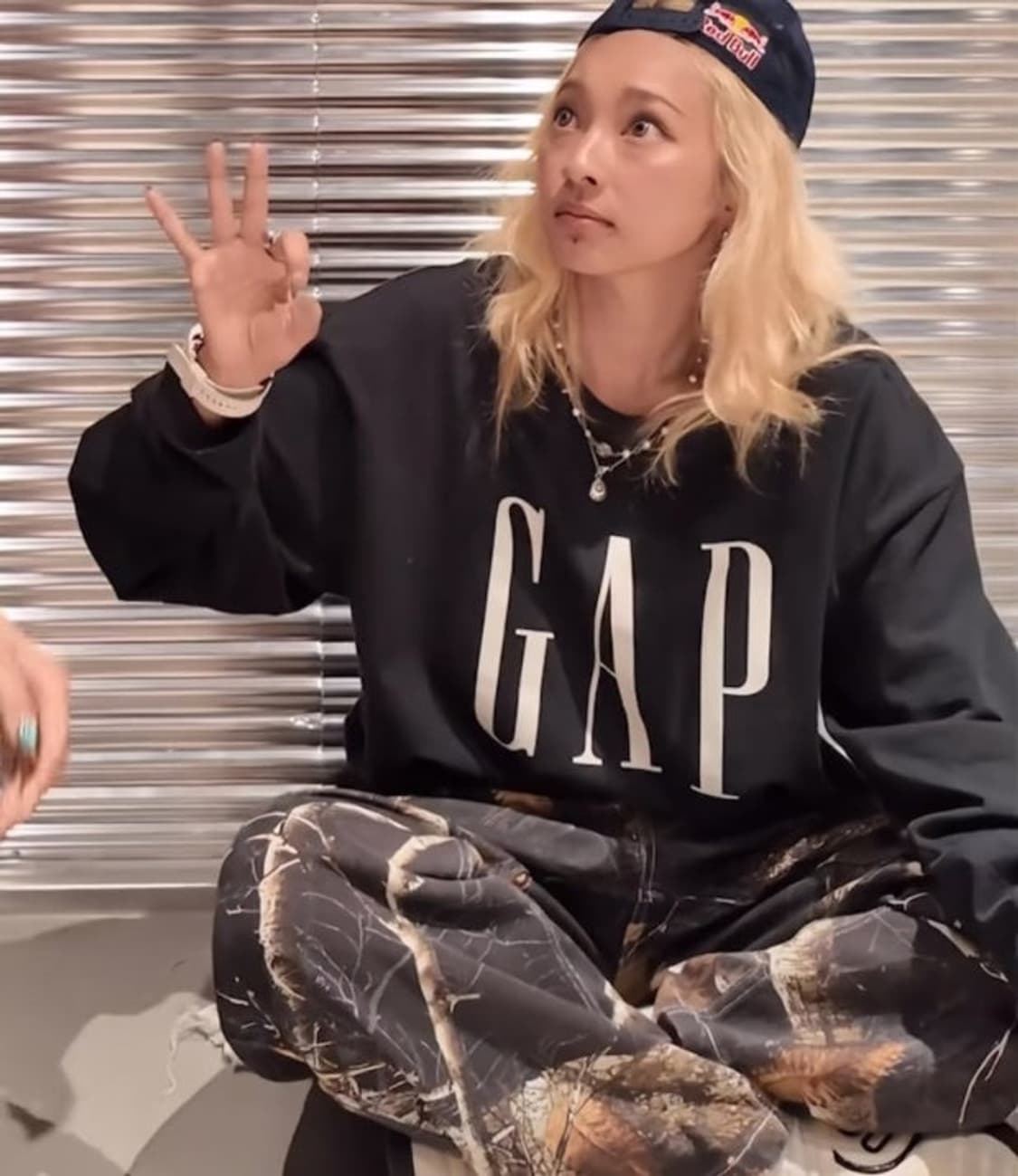 새상품) 쿄카 GAP 티셔츠 블랙 스으파 스월파 상품이미지2