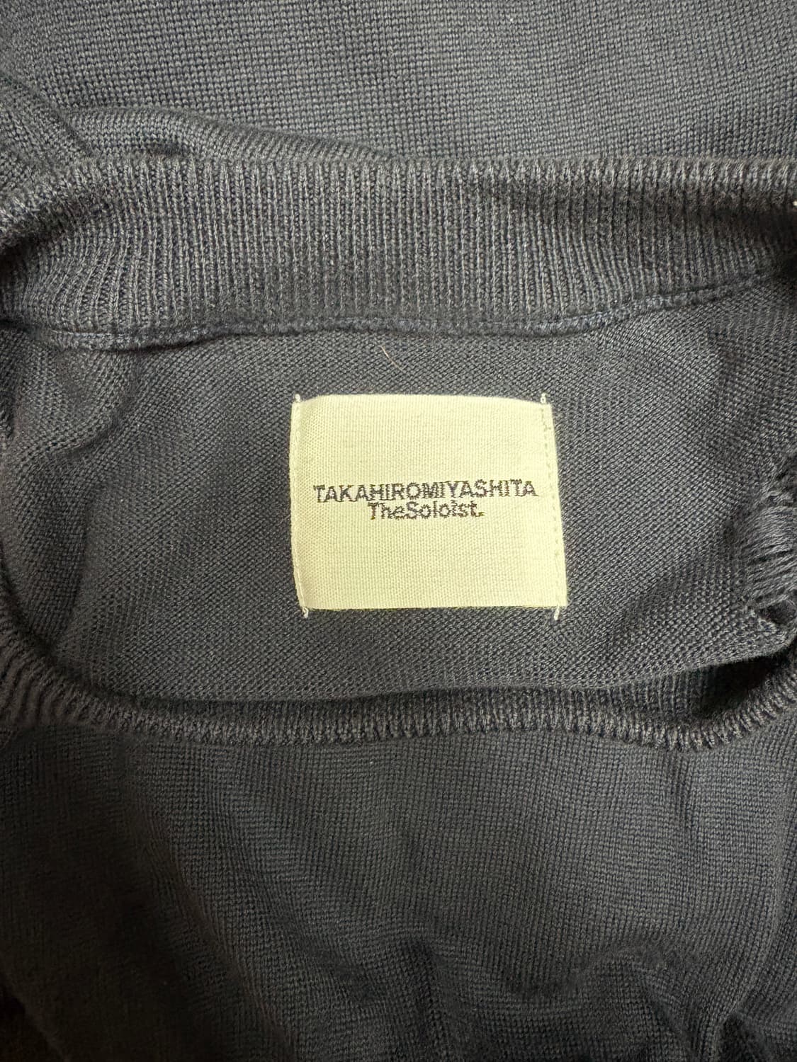 솔로이스트 24ss 데미지 크래쉬 스웨터 상품이미지3