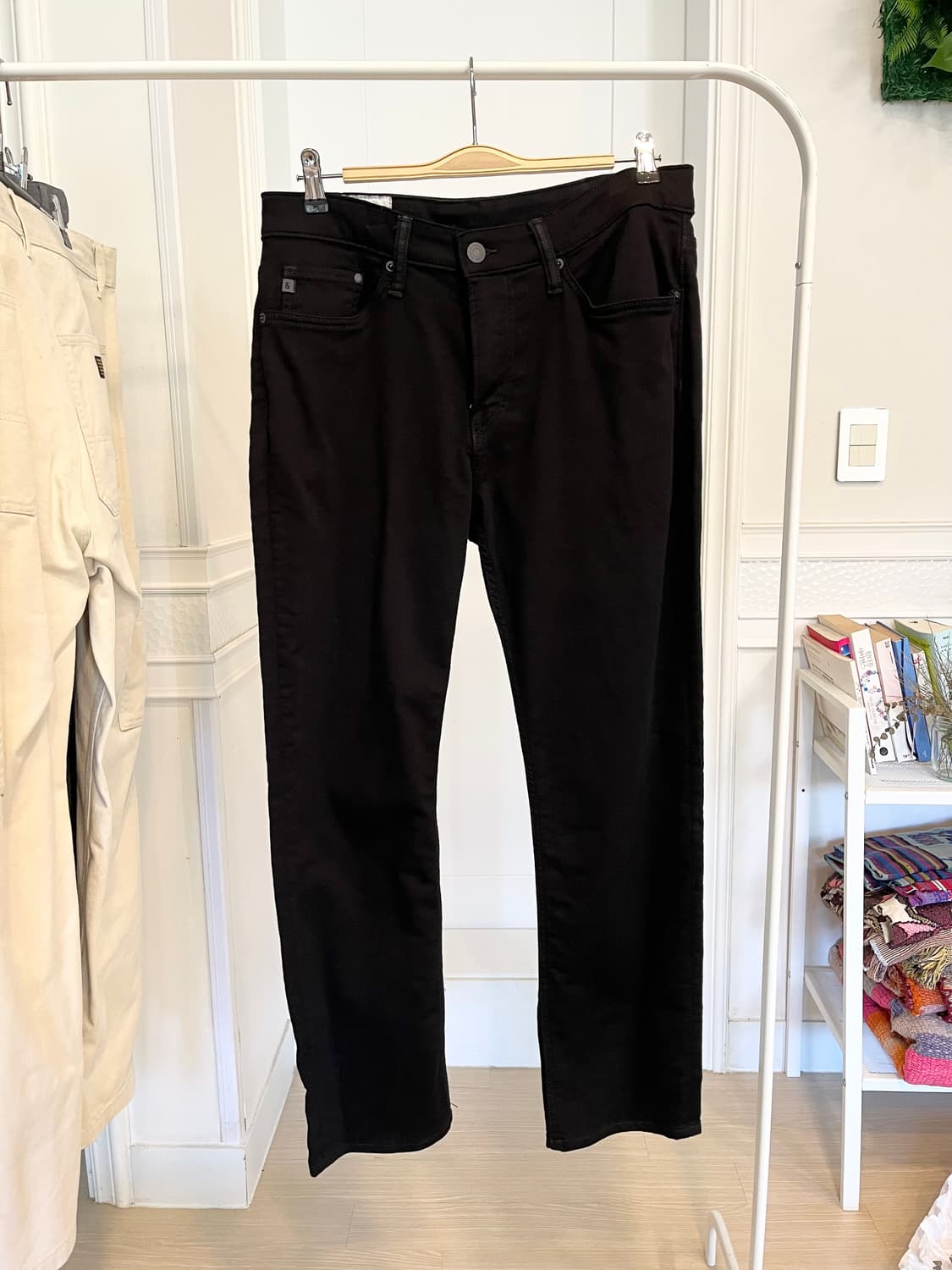 H&M 레귤러핏 블랙진 상품이미지1