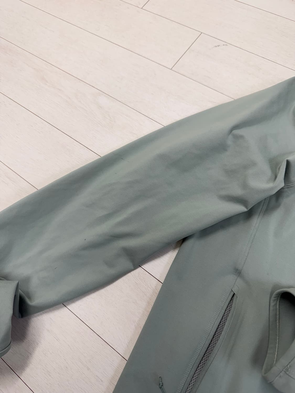 아크테릭스 카이어나이트 라이트웨이트 L 사이즈  상태 8.6/10  찢김 상품이미지3