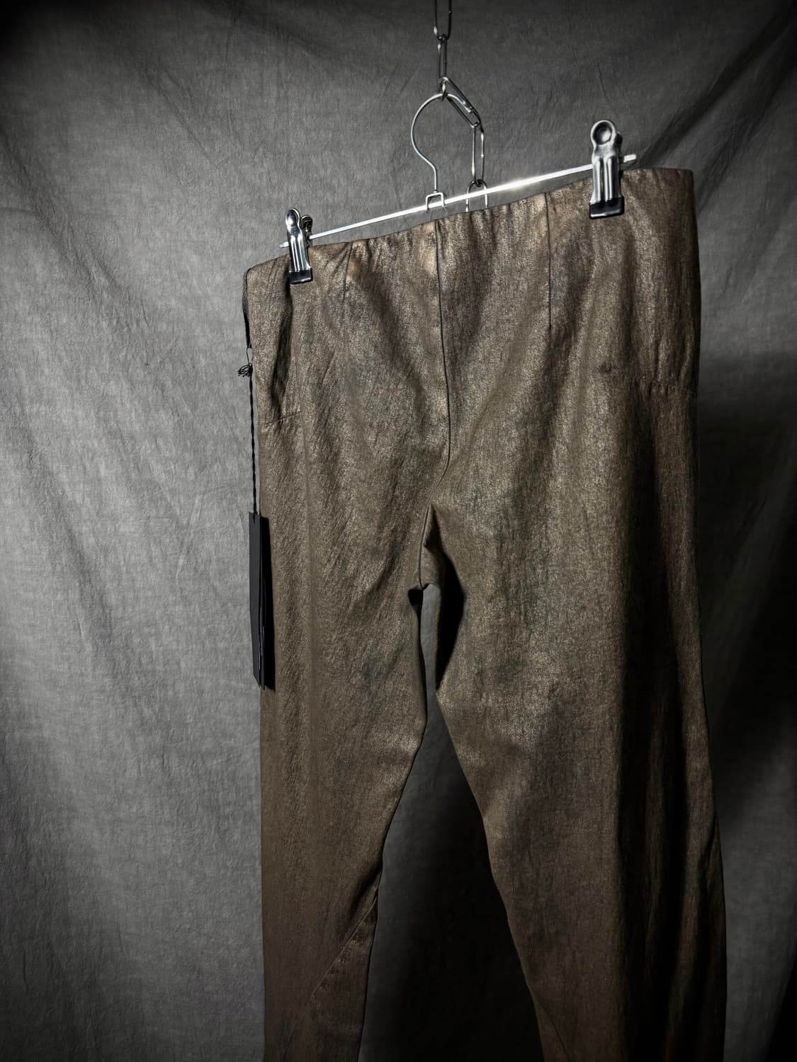 MASNADA Metallic Coated Slim Pants 상품이미지6