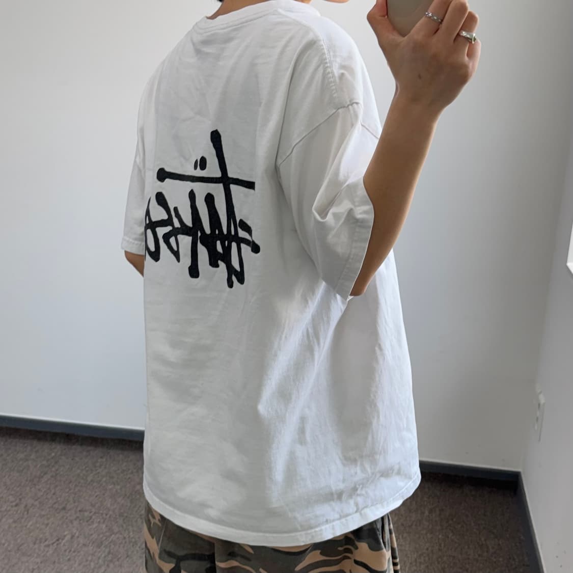 Stussy 스투시 백 로고 화이트 반팔 상품이미지2
