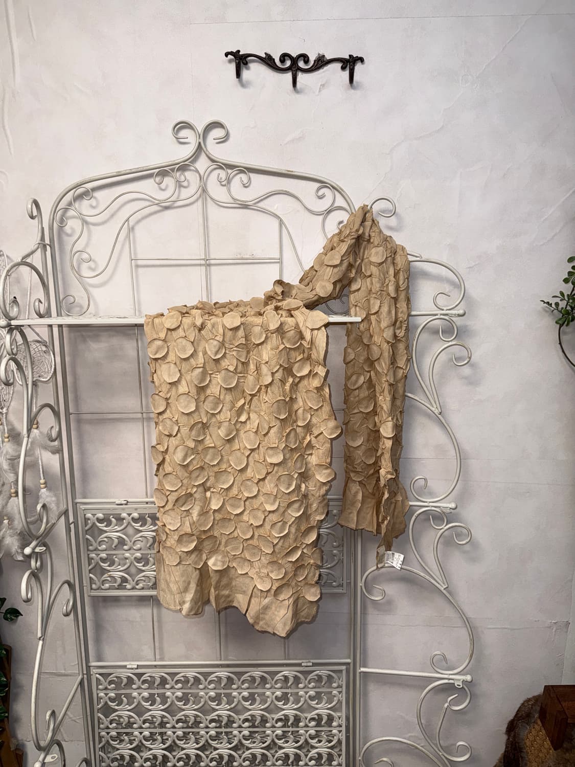 Beige circle pleats scarf 상품이미지1