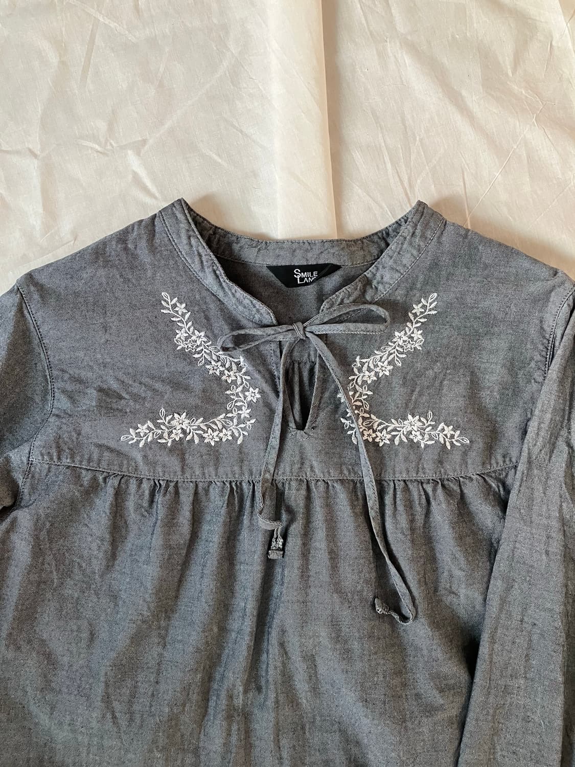 자수 디테일 긴팔 블라우스 상품이미지2