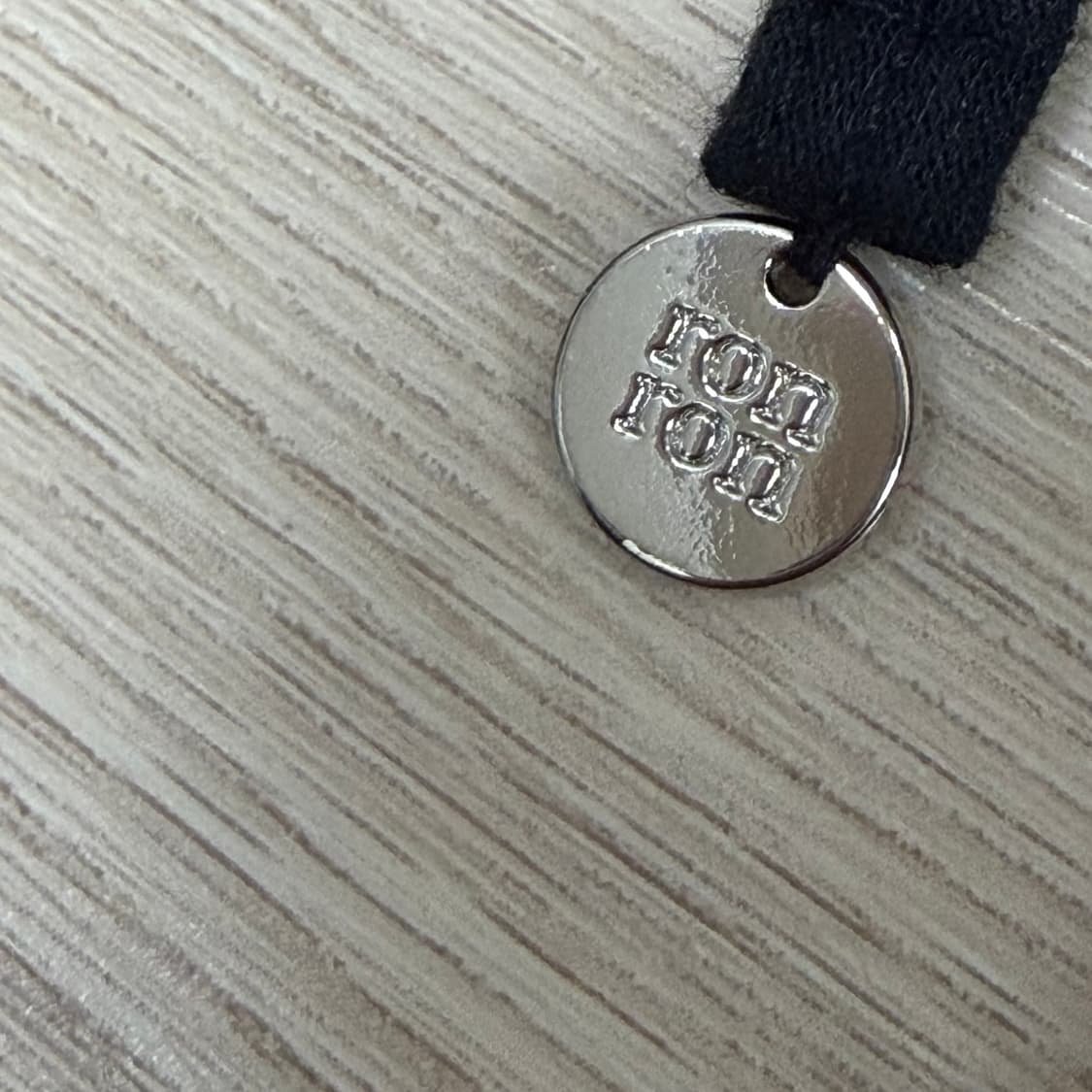 론론 팬던트 원숄더 리본 슬리브리스 블랙 상품이미지7