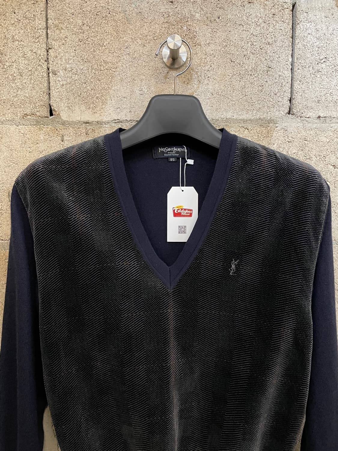 입생로랑 벨벳 브이넥 니트  상품이미지2