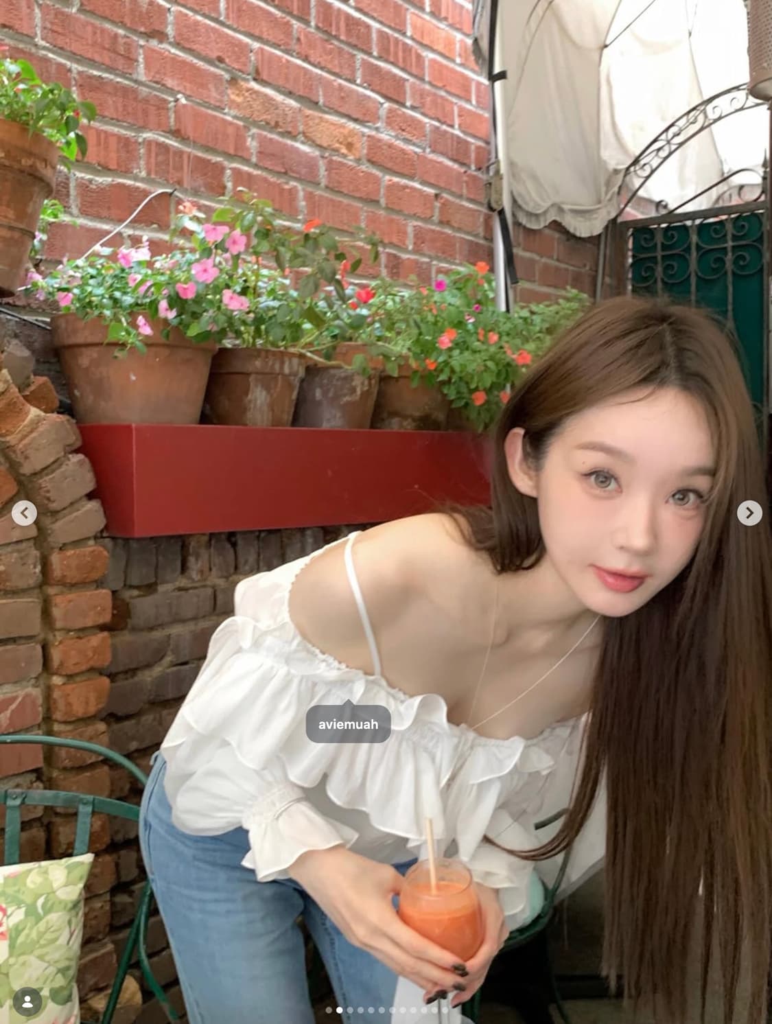 아비에무아 오프숄더 러플 블라우스 상품이미지2