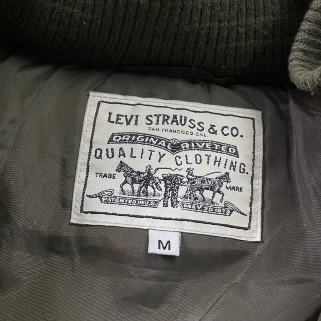 95 리바이스 카키 경량패딩 상품이미지4