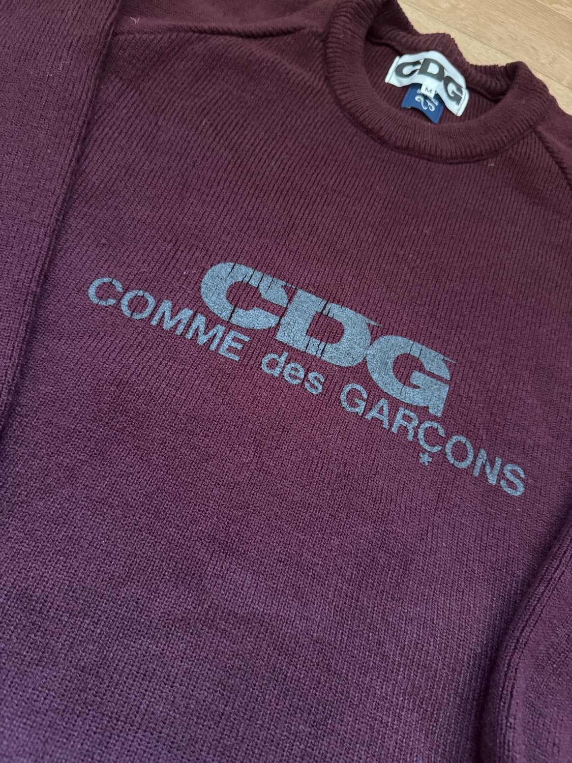꼼데가르송 CDG 로고 니트 스웨터 (버건디) 상품이미지1