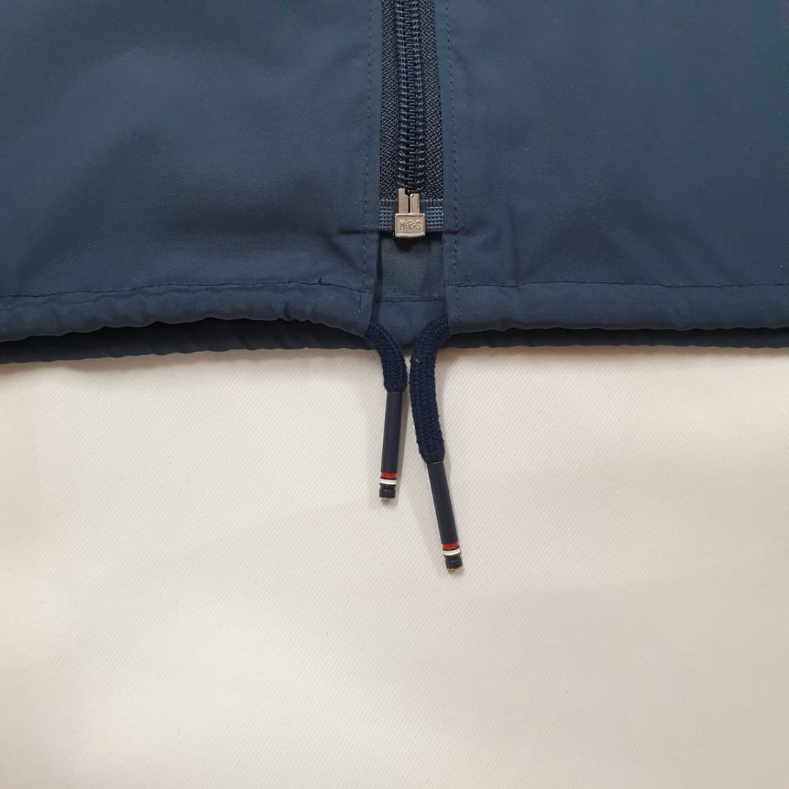 [4] 톰브라운 바람막이 자켓 네이비 상품이미지8