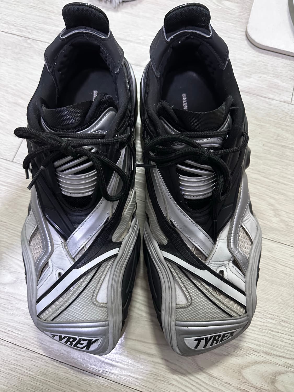 발렌시아가 타이렉스42 상품이미지1