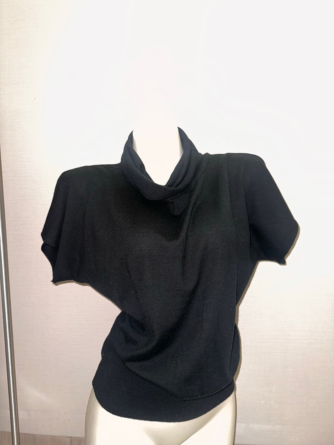 빈티지 블랙 폴라 반팔 니트 상품이미지1