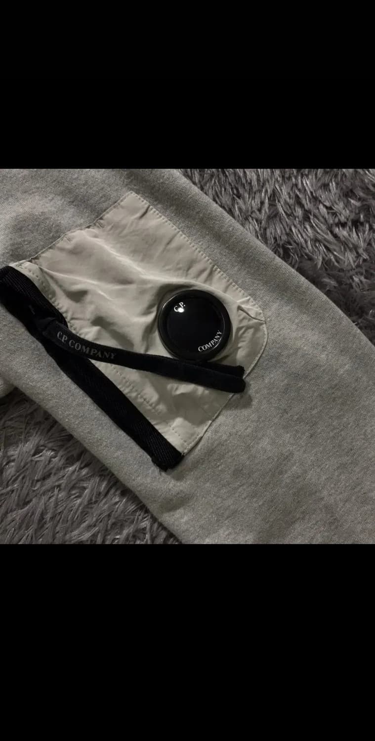 [[XL]# 씨피컴퍼니(C.P. COMPANY) 싱글 렌즈 맨투맨 상품이미지4